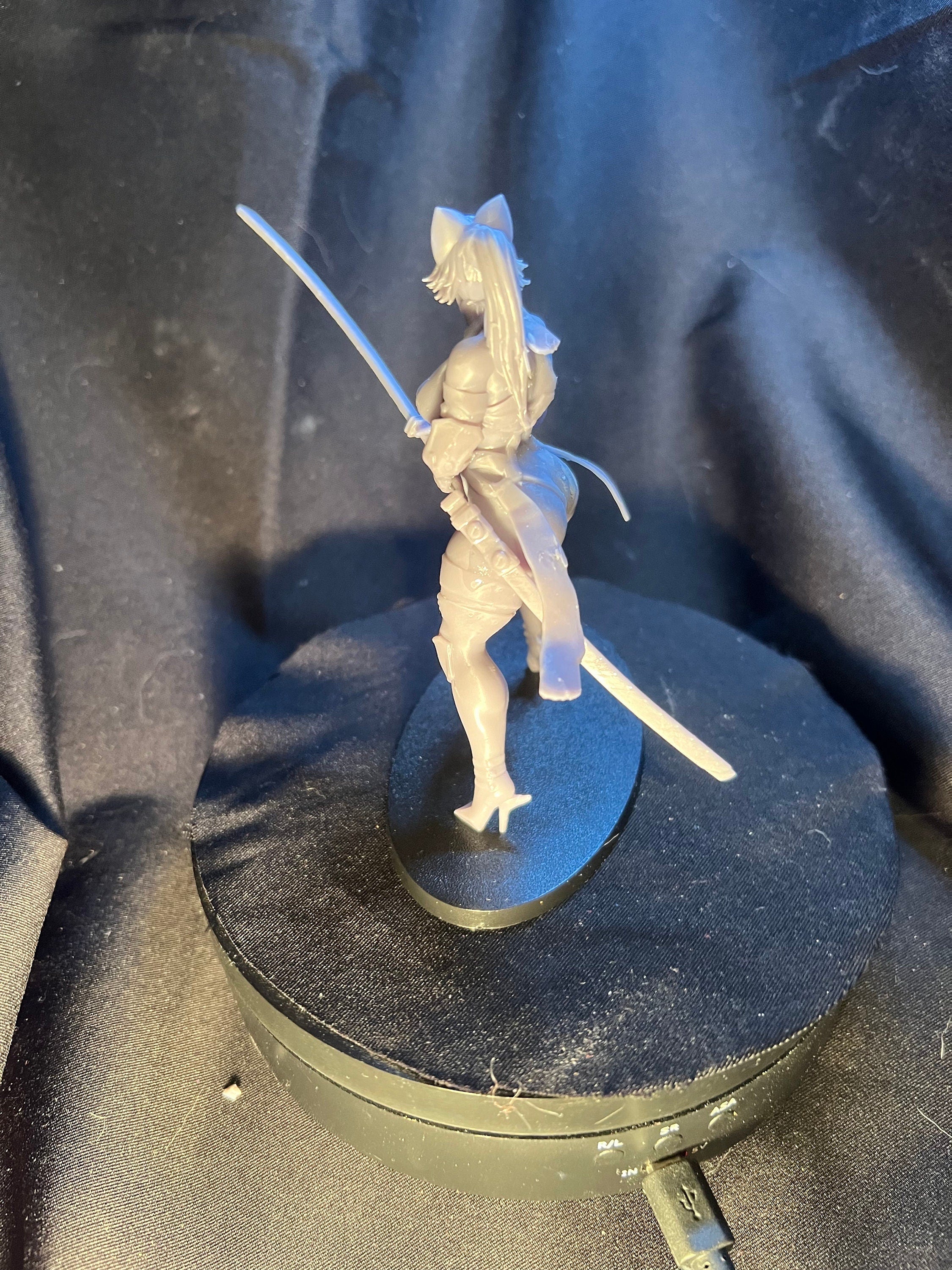 Combat Feline Woman Figurine / Yoroichi Character Figure