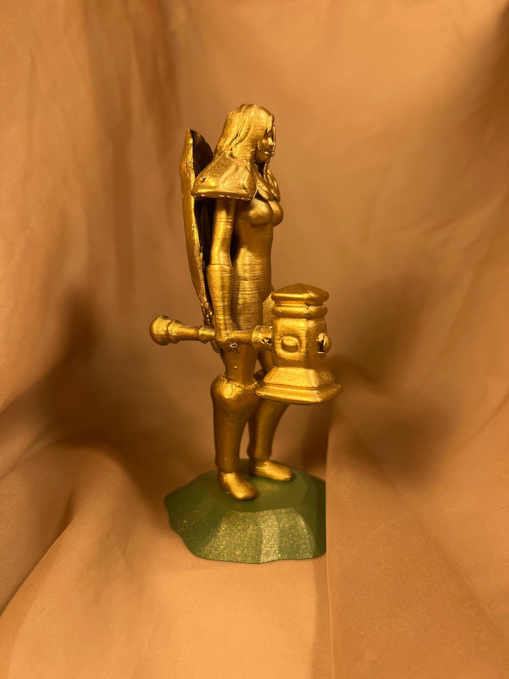 Hellina the Paladin / Female Knight Figure