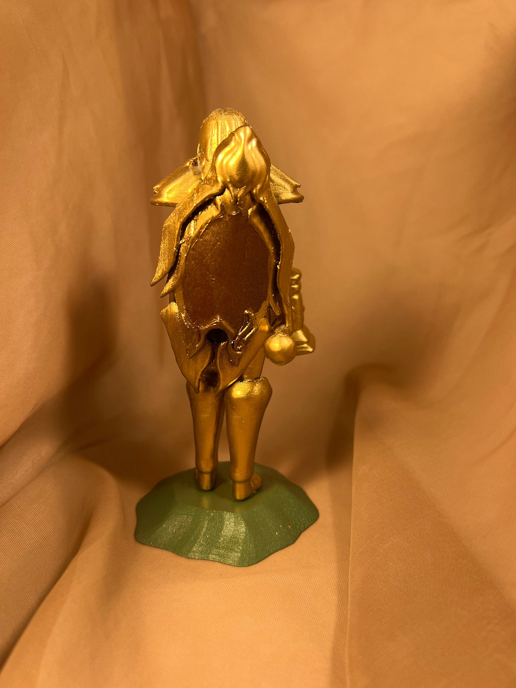 Hellina the Paladin / Female Knight Figure