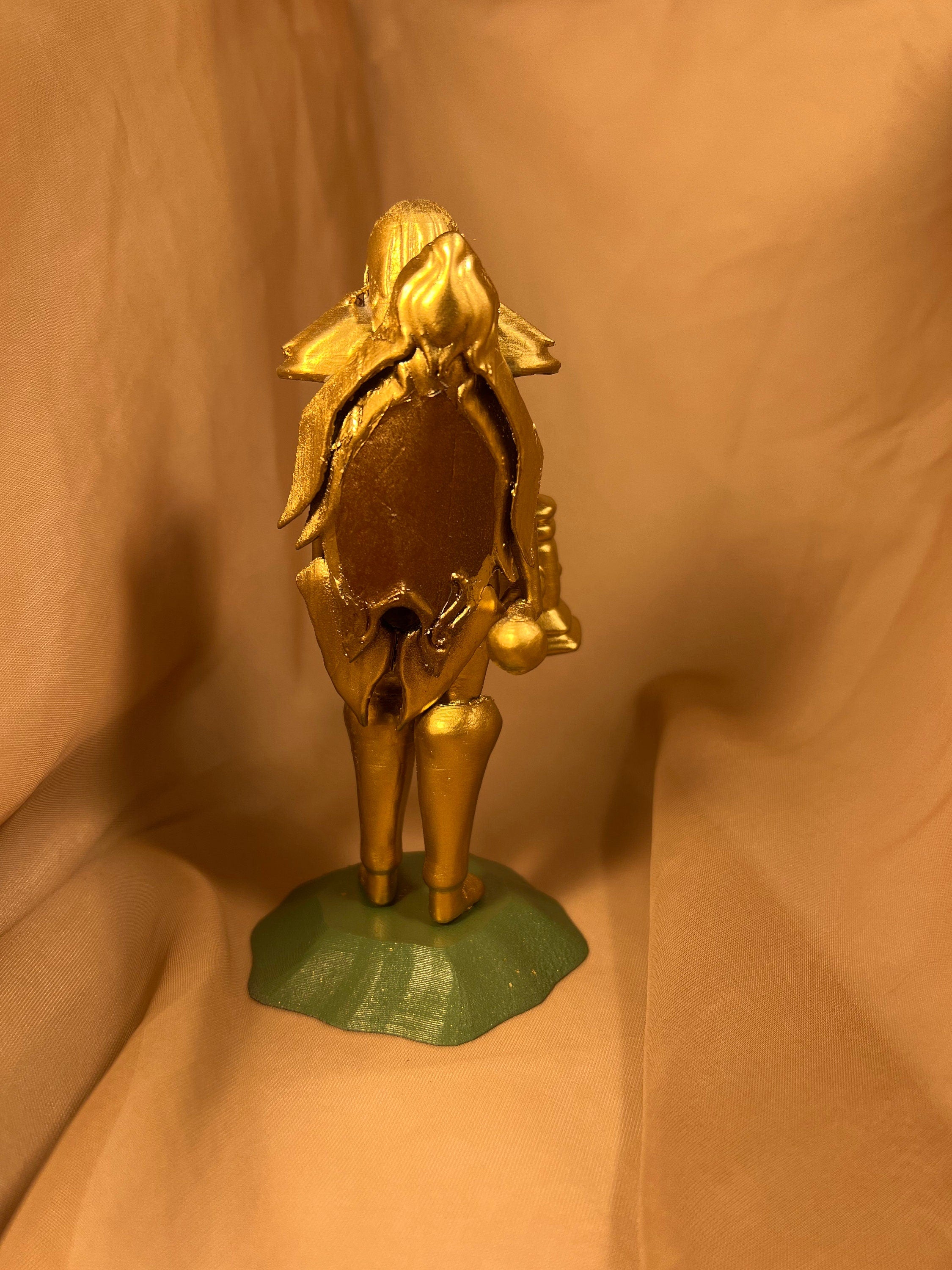 Hellina the Paladin / Female Knight Figure