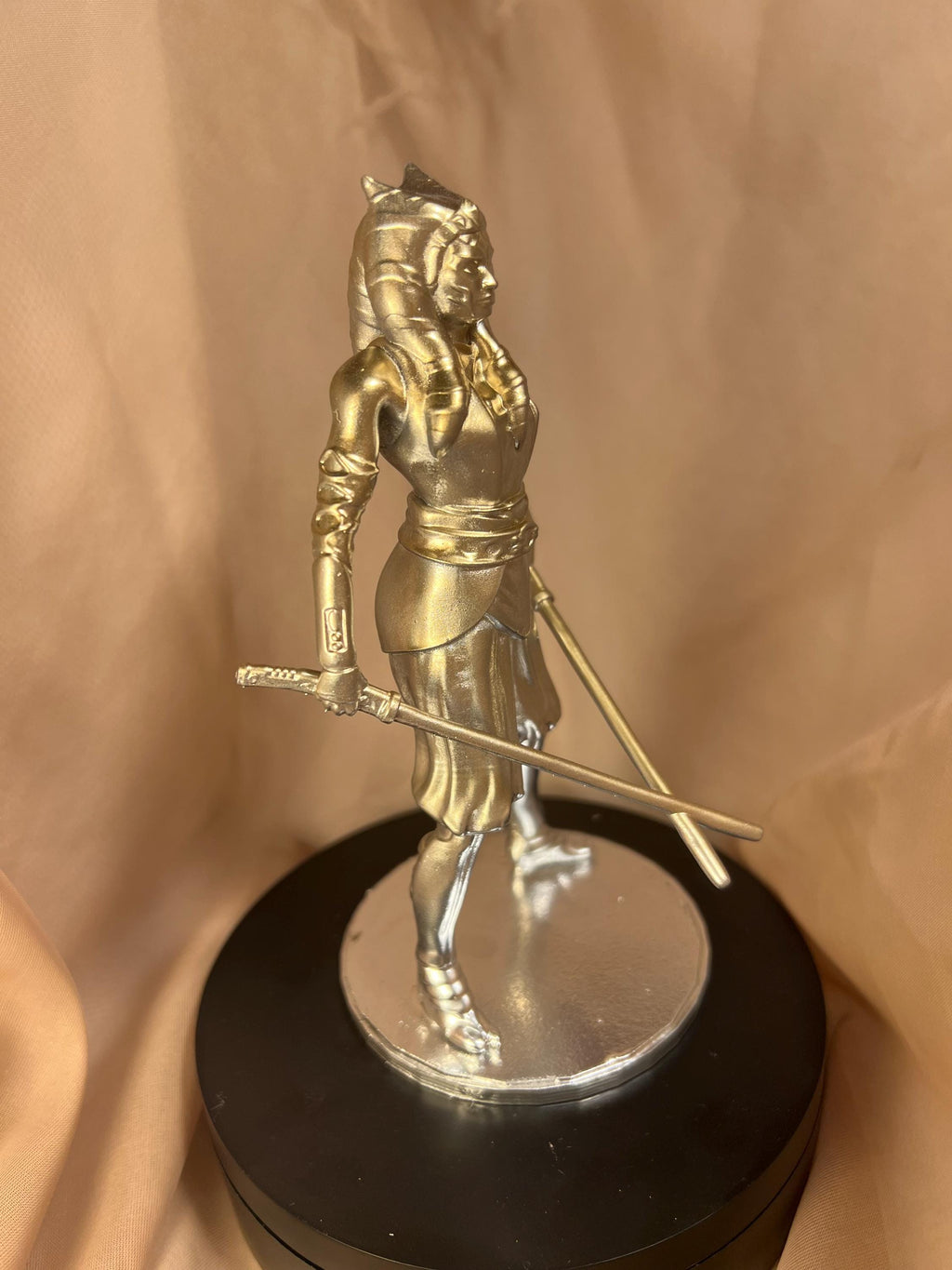 Space Warrior Woman / Fighting Adult Ahsoka Figure