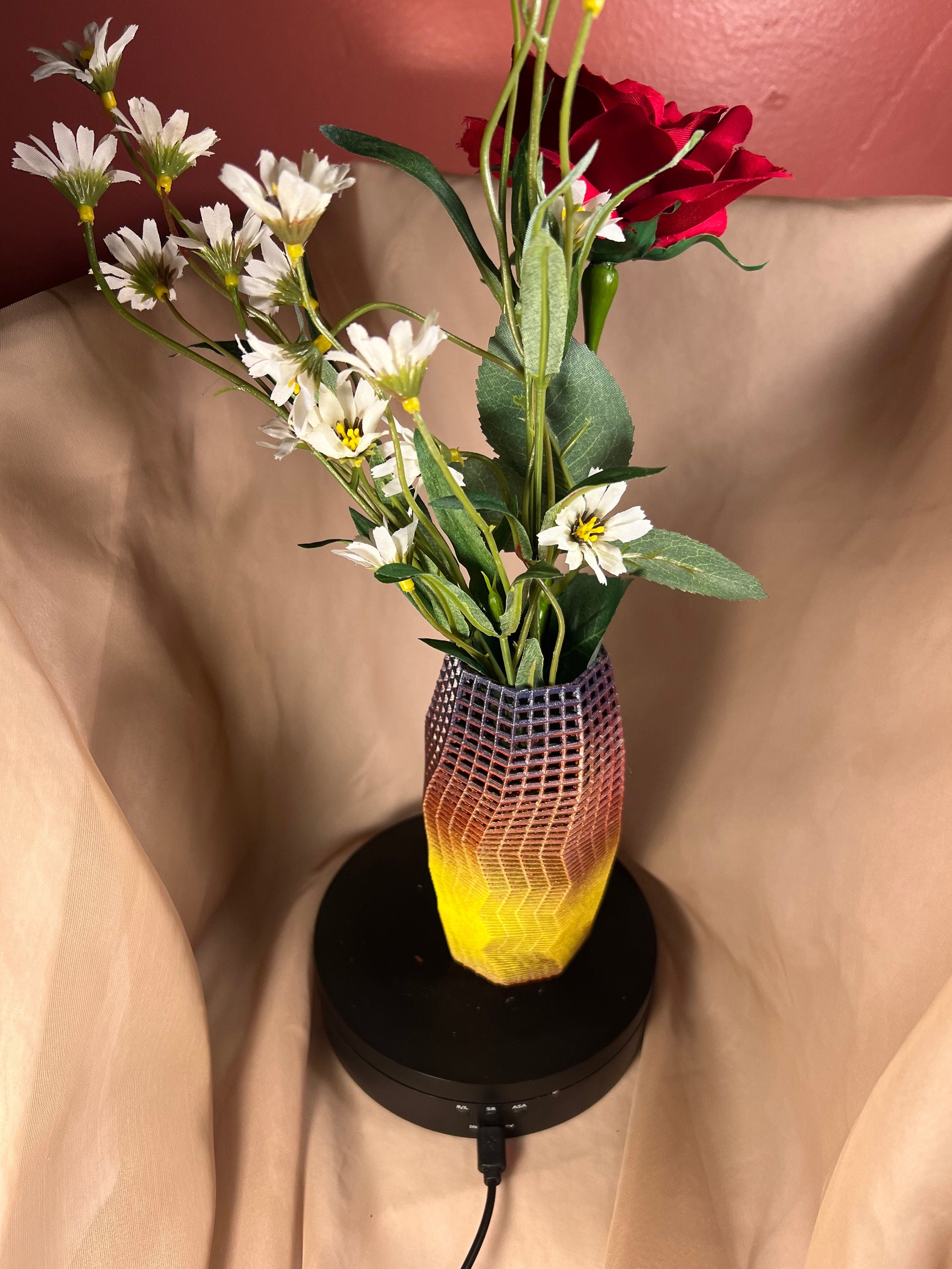 3D Printed Multicolor Vase, Painted Mesh Flower Vase