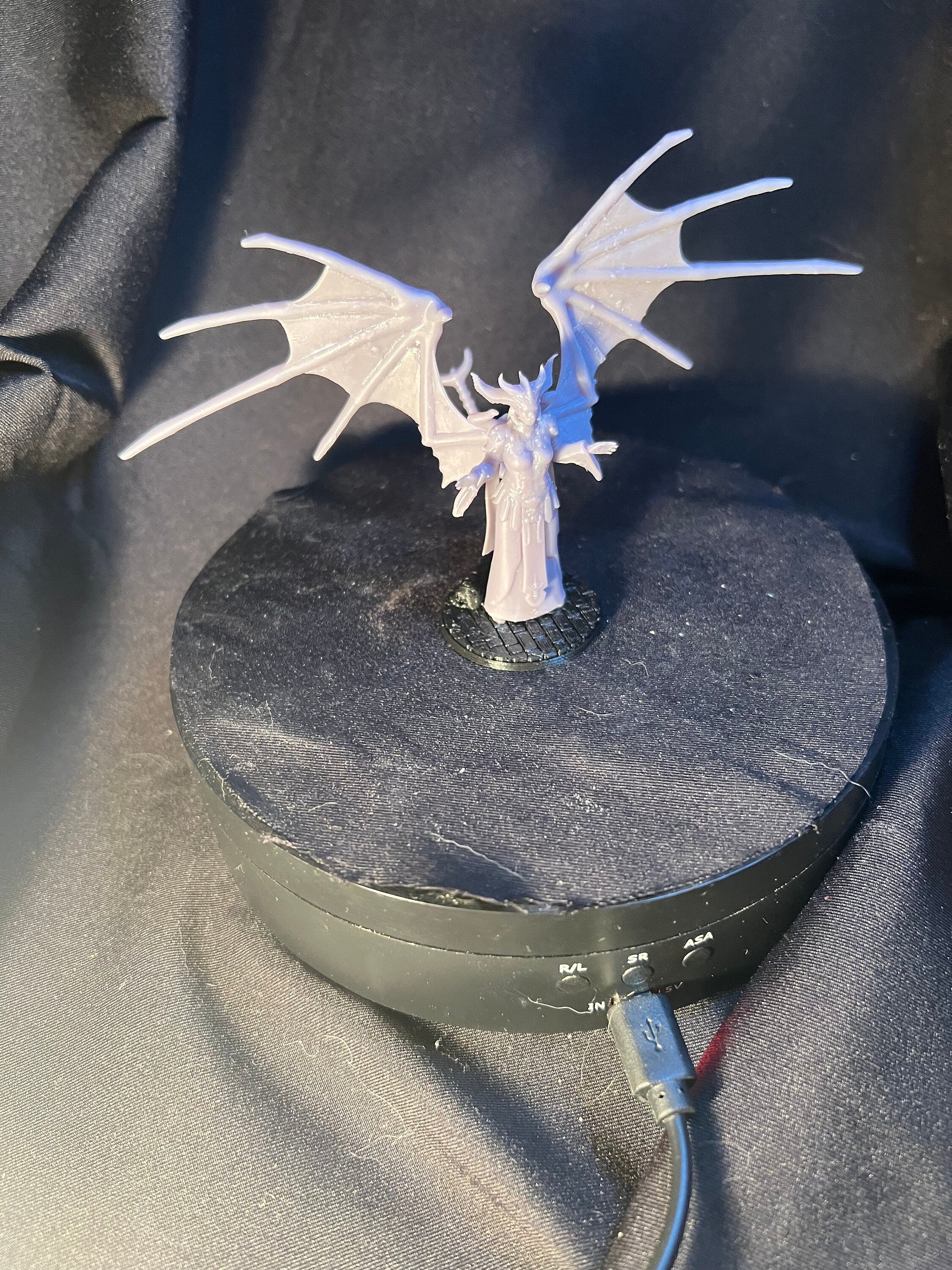 Daughter of Darkness, Demon mini