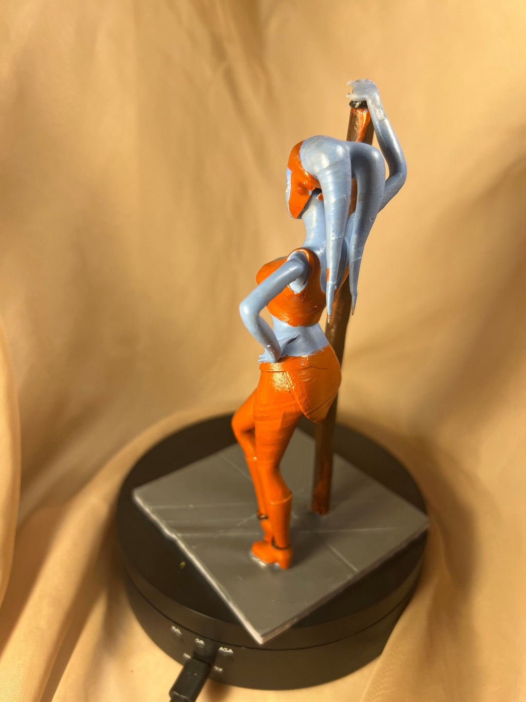 Sexy Alien Woman / Head tailed Figure