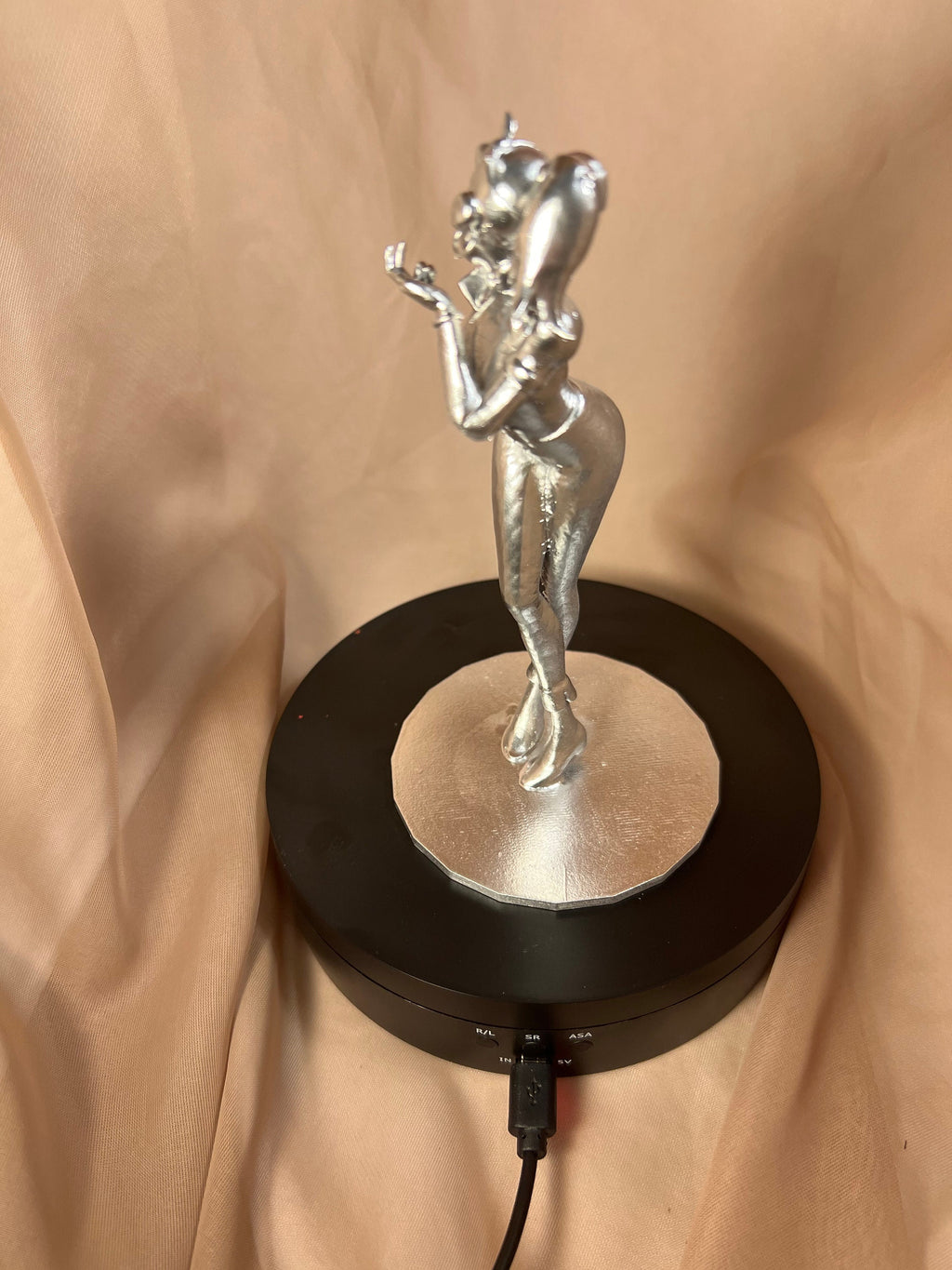Gamer Girl Blowing Kiss Figurine, 3D Printed Collectible, Gaming Enthusiast Gift