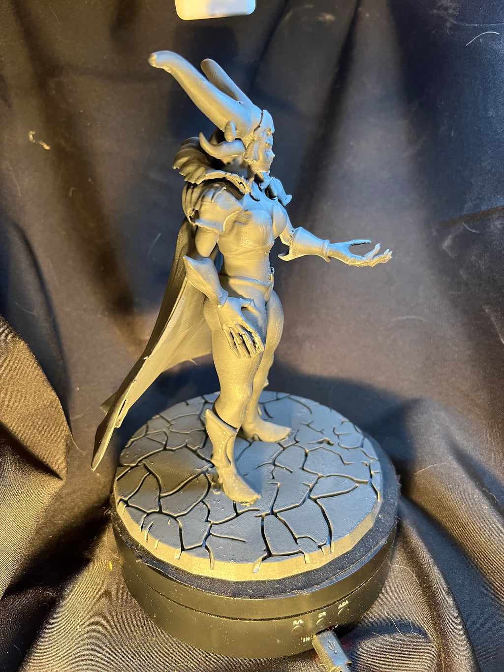 Dragon Queen Miniature / Fantasy Dragonkin Woman Figure