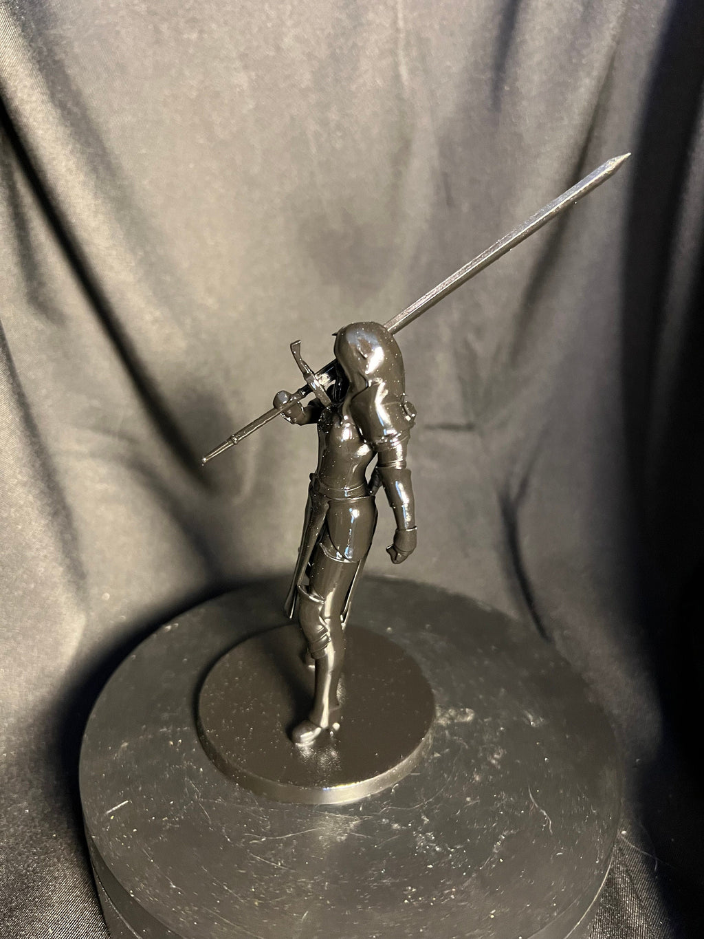 Female Knight Figure / Woman Warrior with a Greatsword