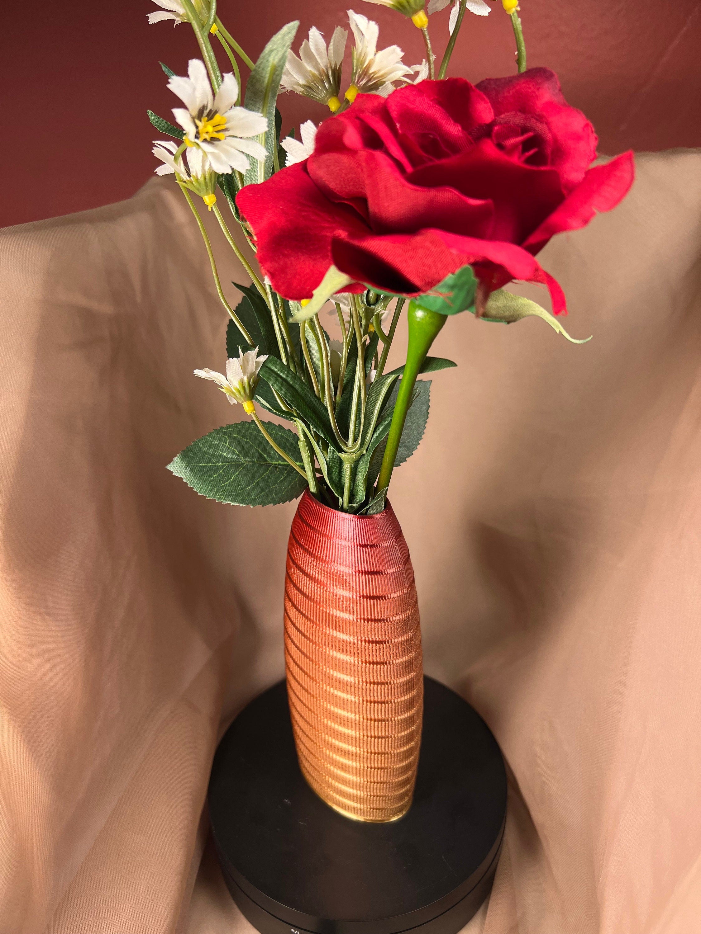 Decorative Mesh Vase / Oval Shaped Vase