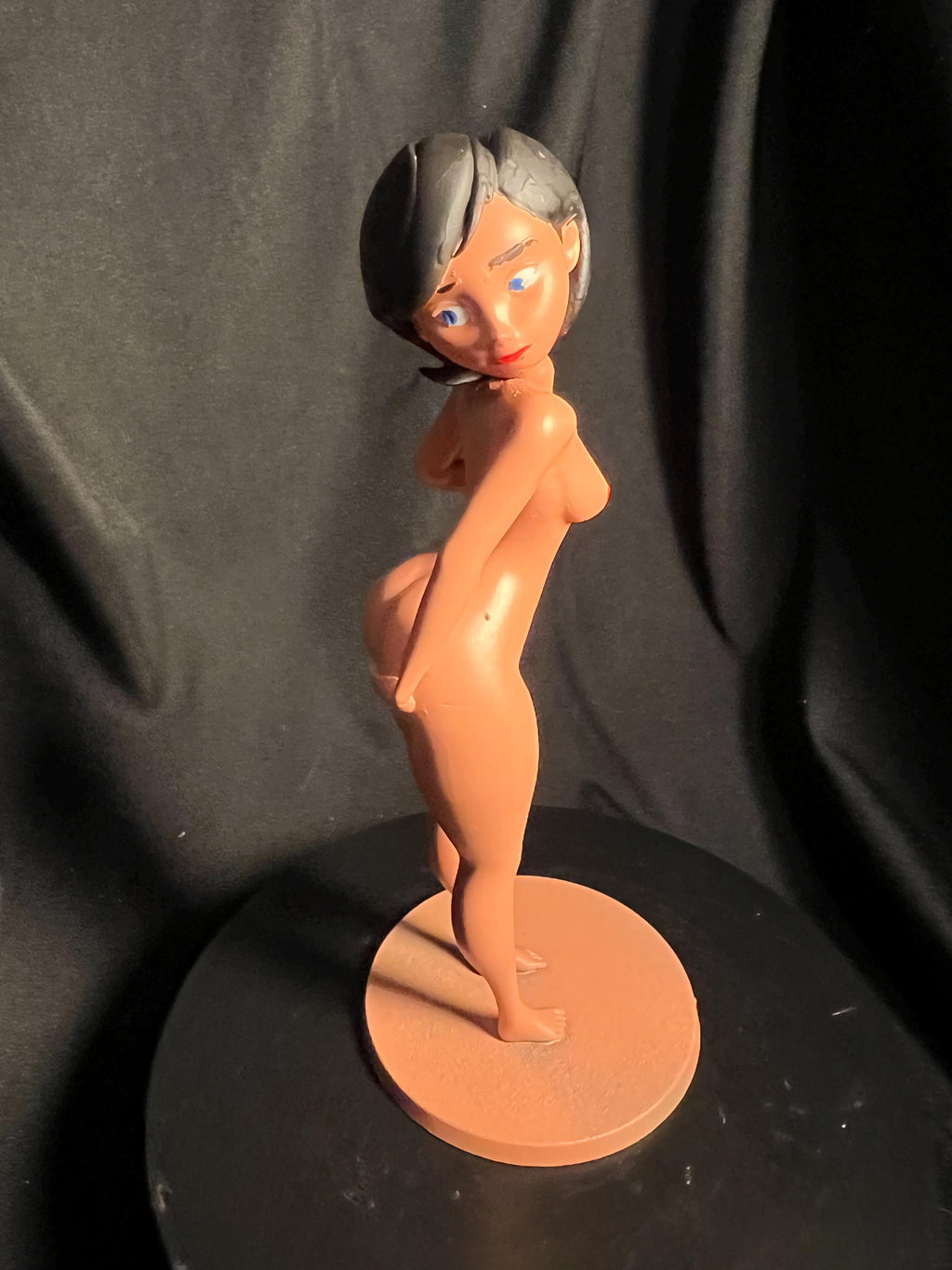 Nude Toon Mom Model / Hot Anime Mommy Figure