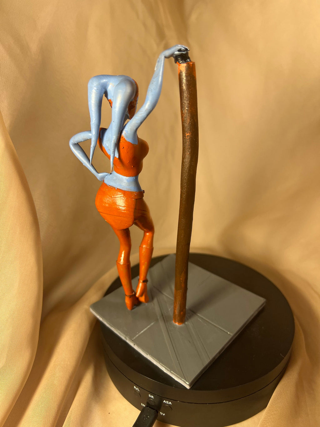 Sexy Alien Woman / Head tailed Figure