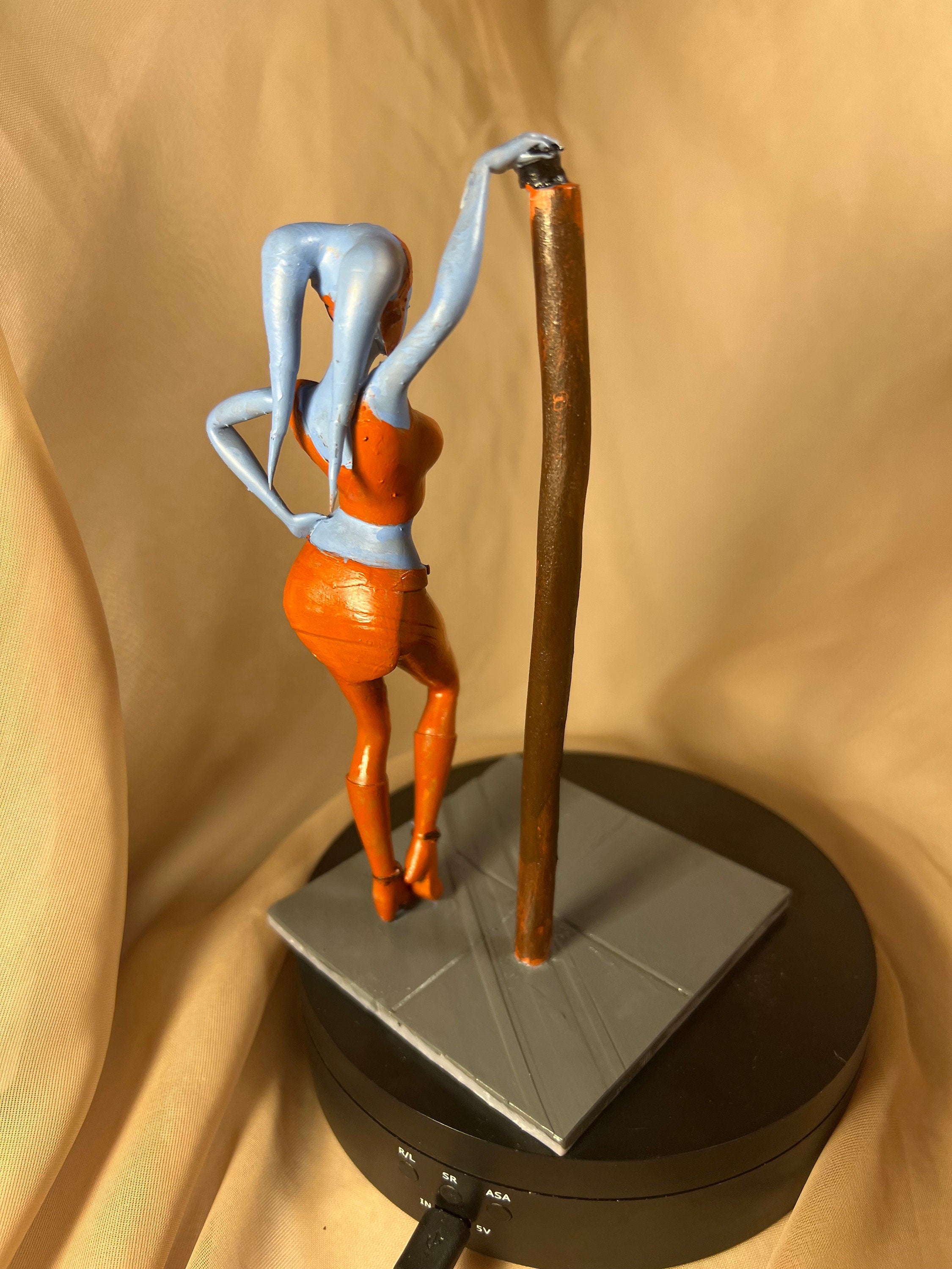 Sexy Alien Woman / Head tailed Figure