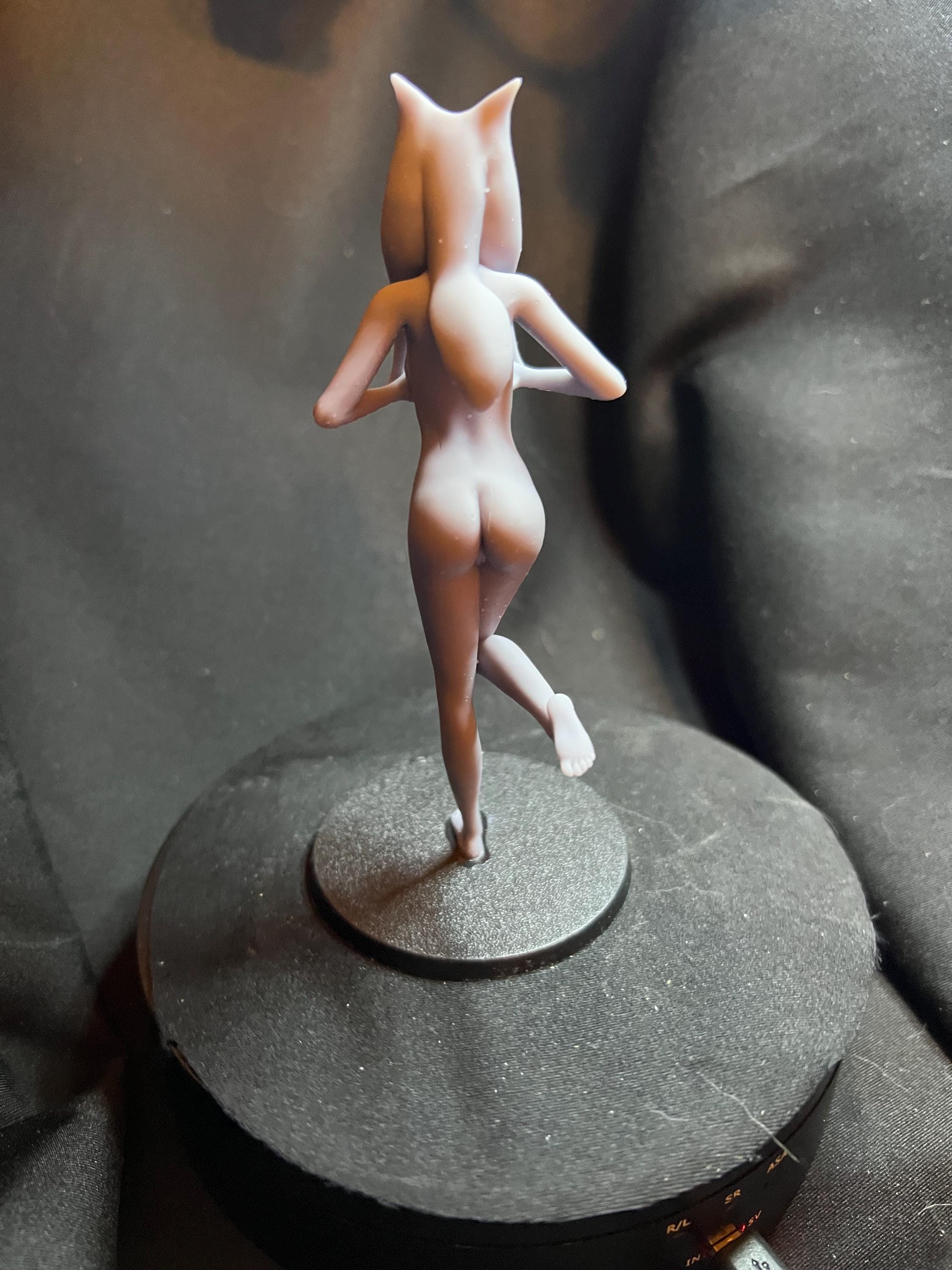 Sexy Alien Fantasy Woman Figurine (Nude)