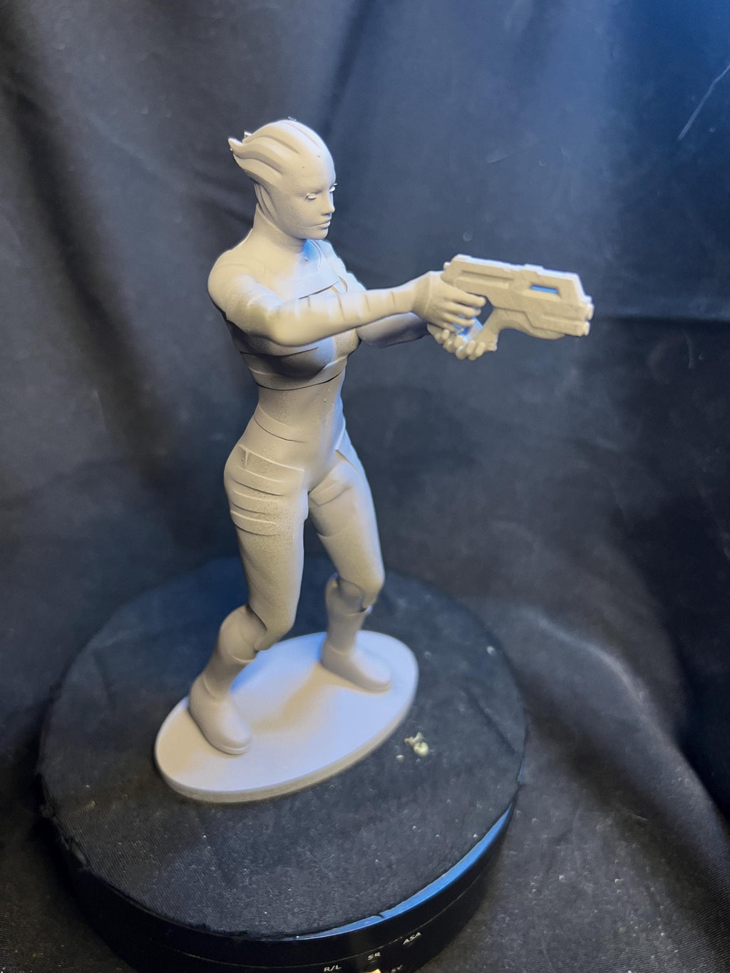 Sleek Alien Warrior Figurine - Unpainted, 6" Tall