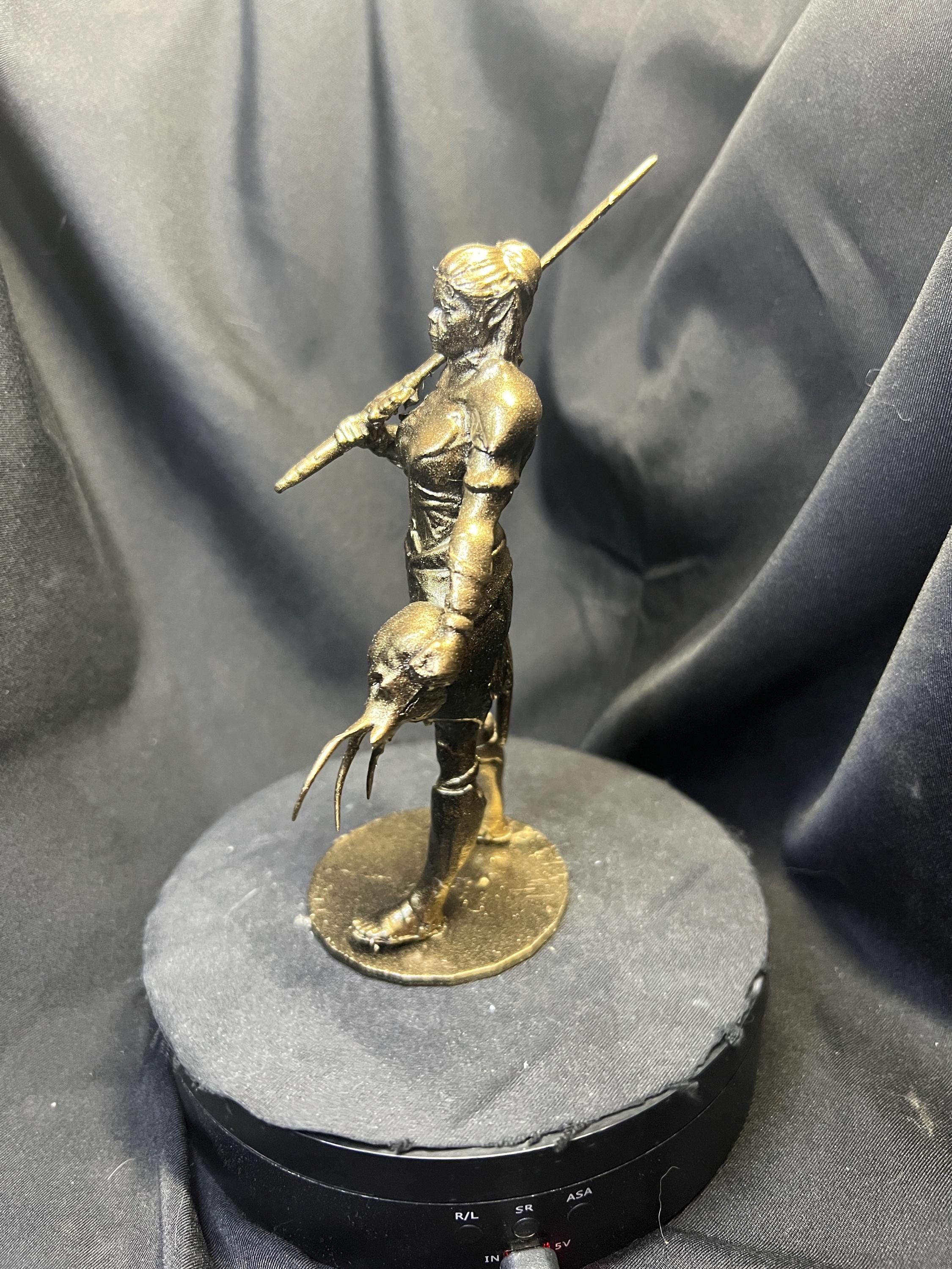 Lae'zel Holding a Mindflayer Head Figure