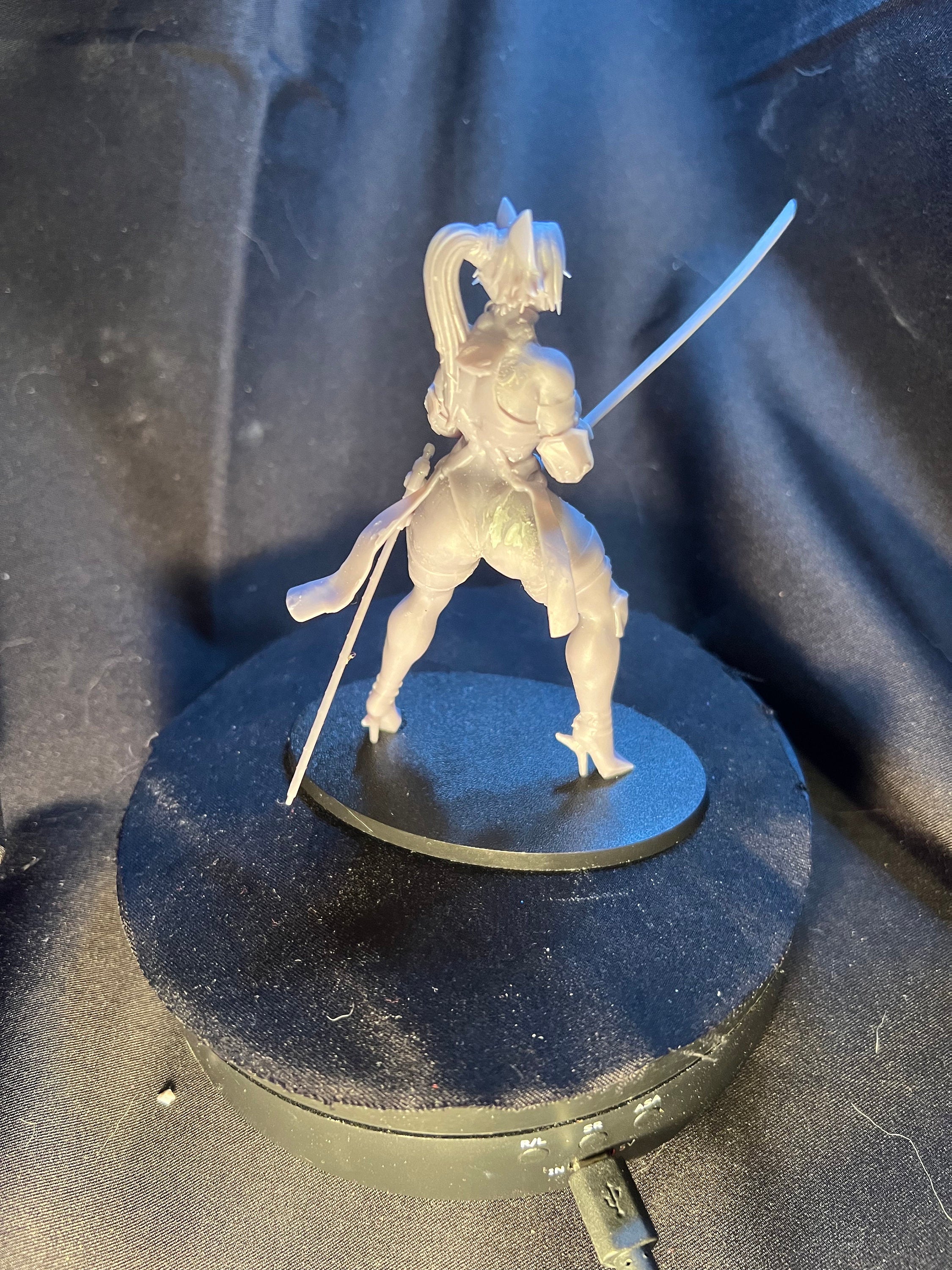 Combat Feline Woman Figurine / Yoroichi Character Figure