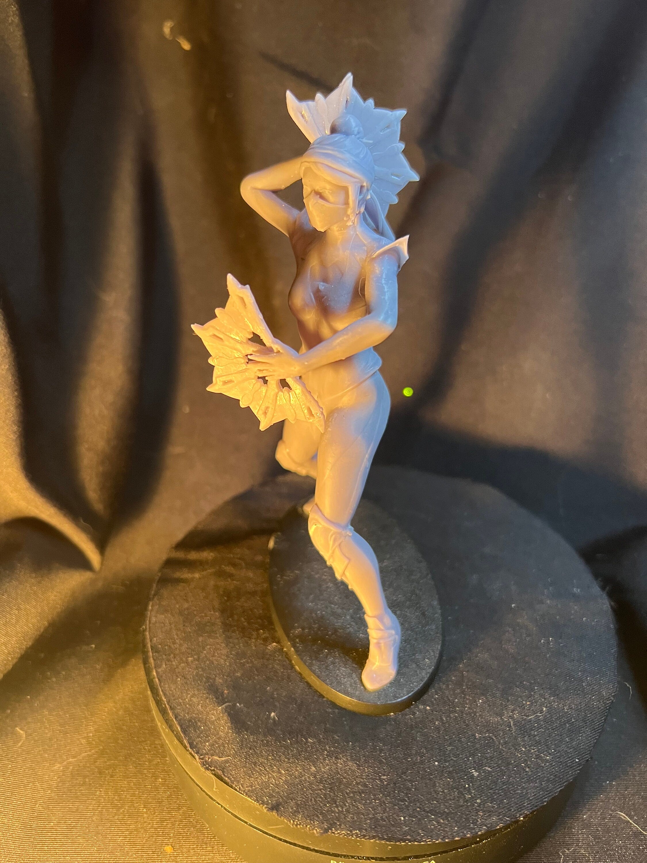 Ninja Woman Figurine / Fan Wielding Warrior Figure