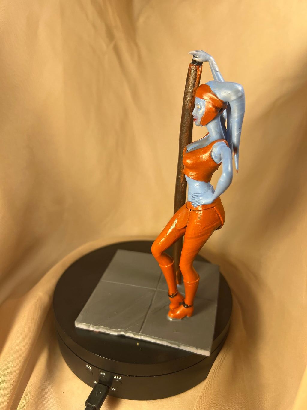 Sexy Alien Woman / Head tailed Figure