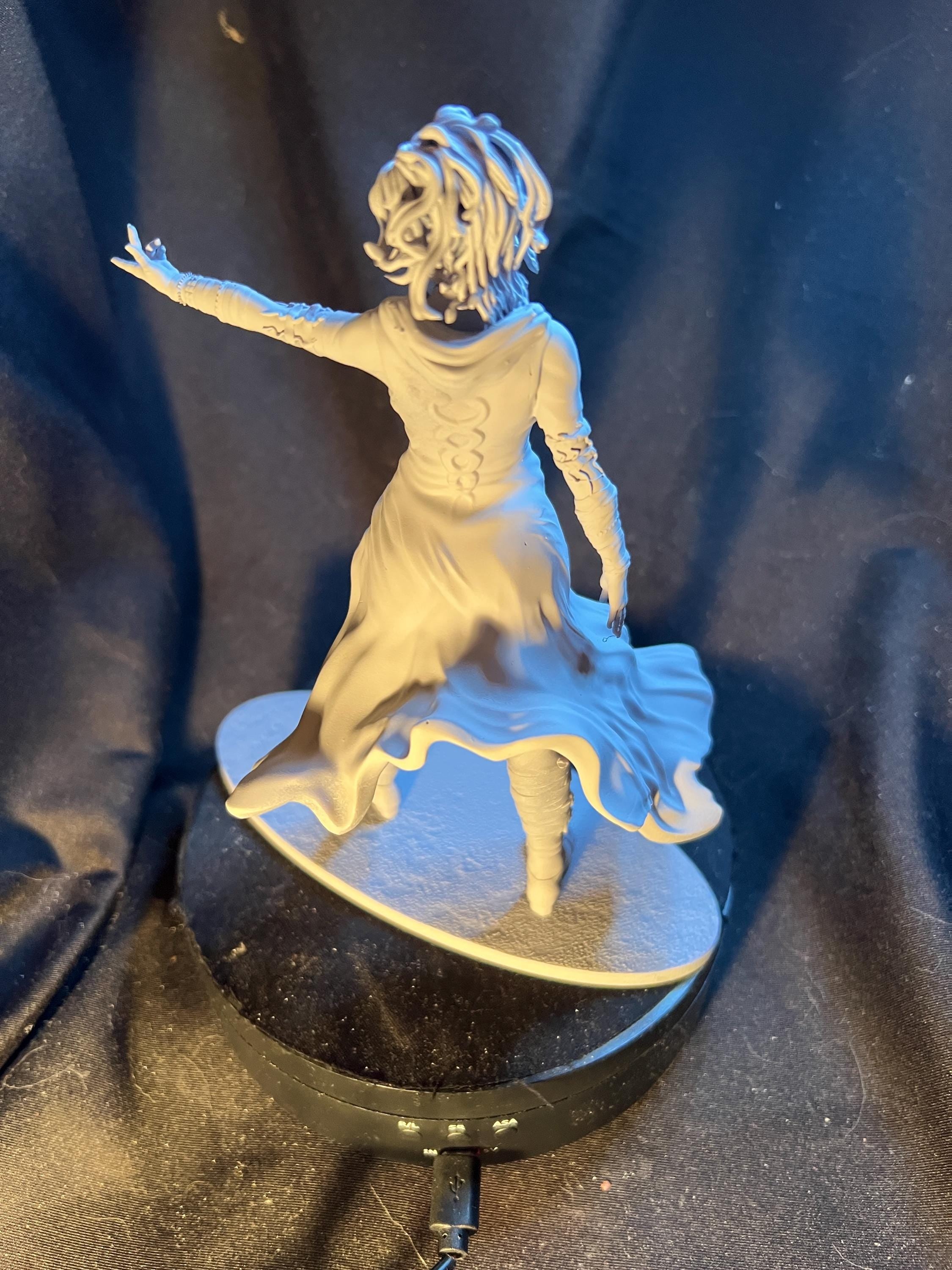 Medusa Figure / Fantasy Rogue Figurine