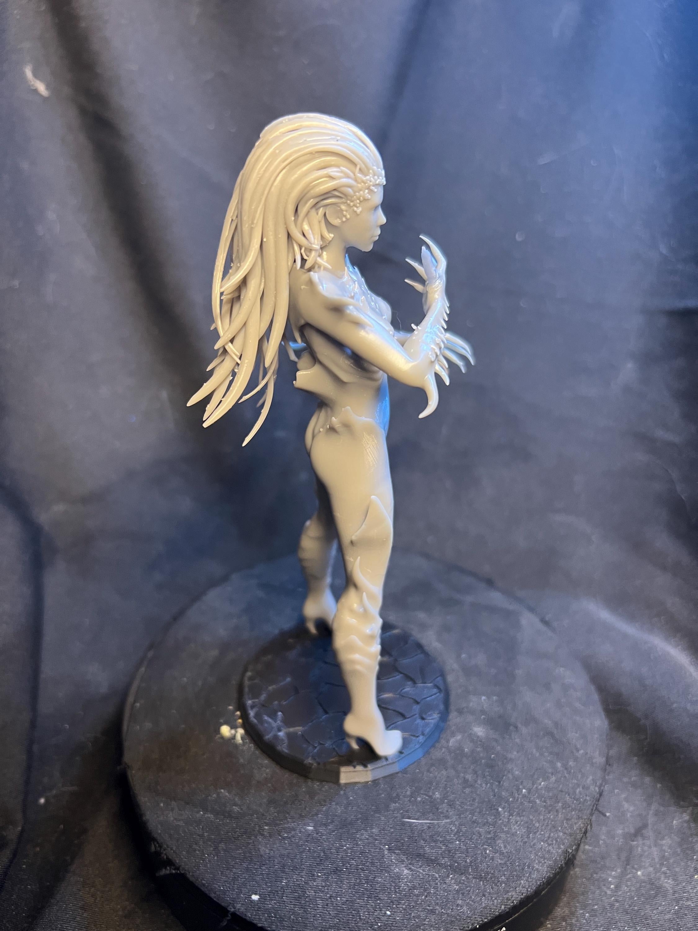 Kerrigan Psionic War Queen 6 inches/155 mm