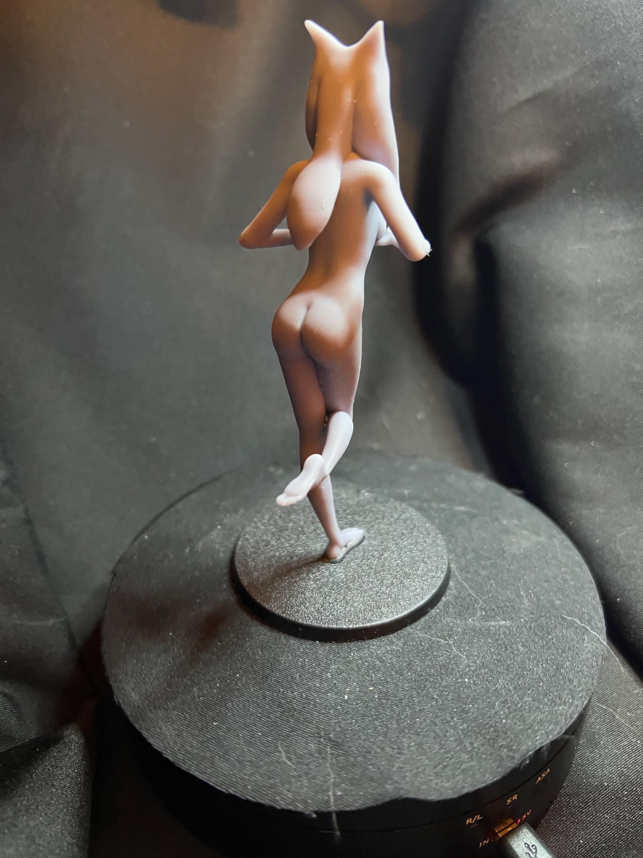 Sexy Alien Fantasy Woman Figurine (Nude)