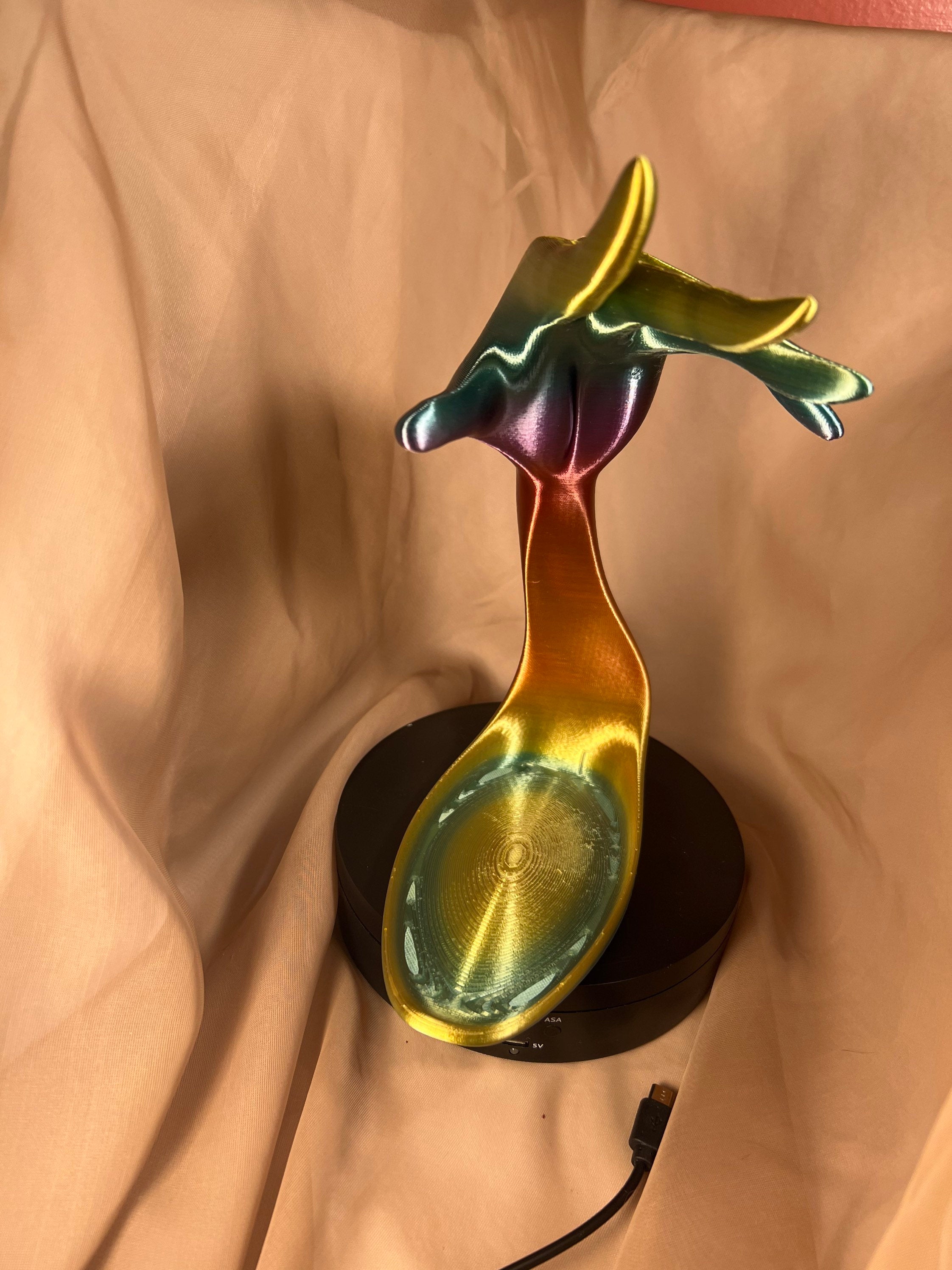 Hand shaped jewelry tree