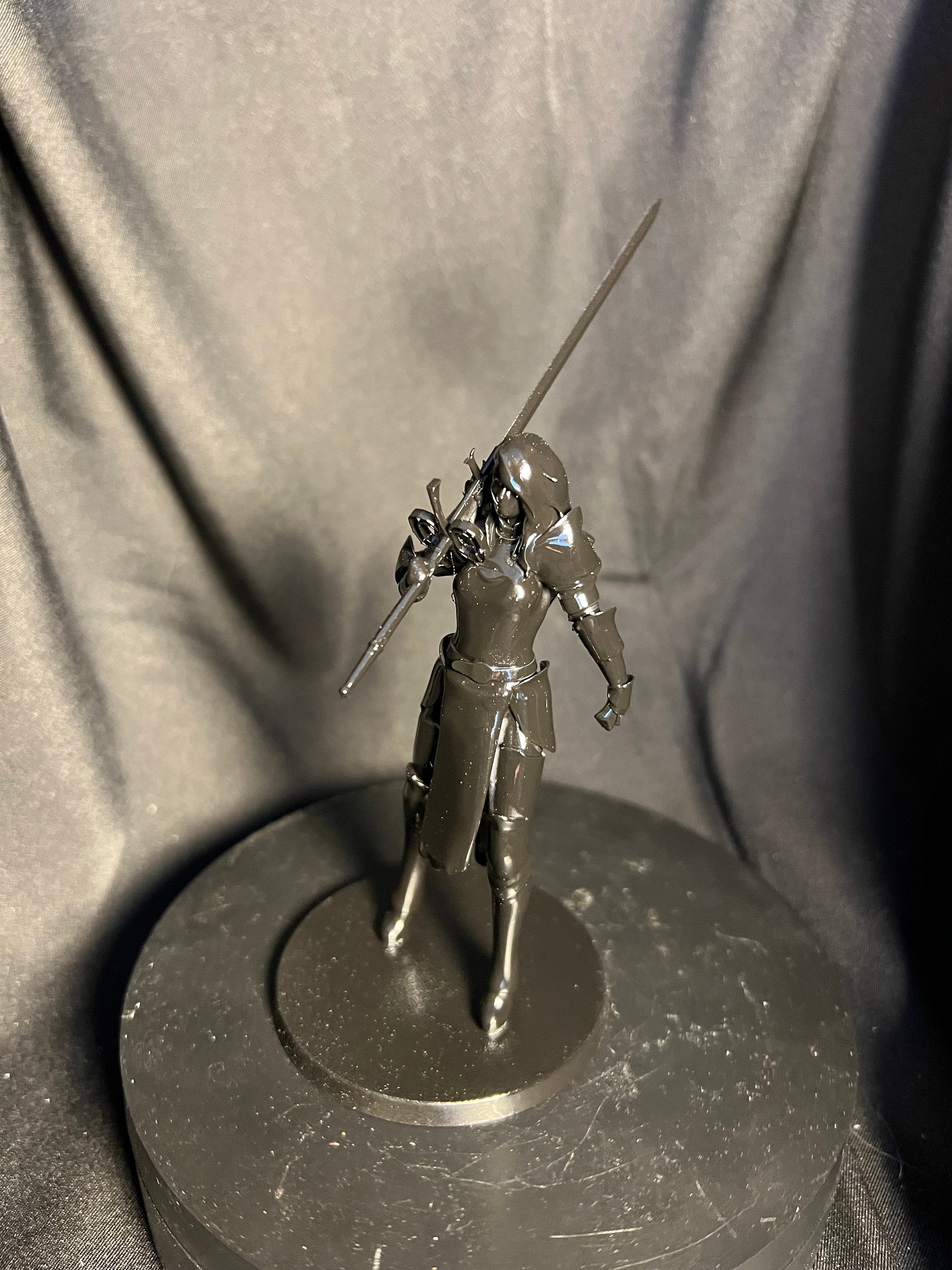 Female Knight Figure / Woman Warrior with a Greatsword