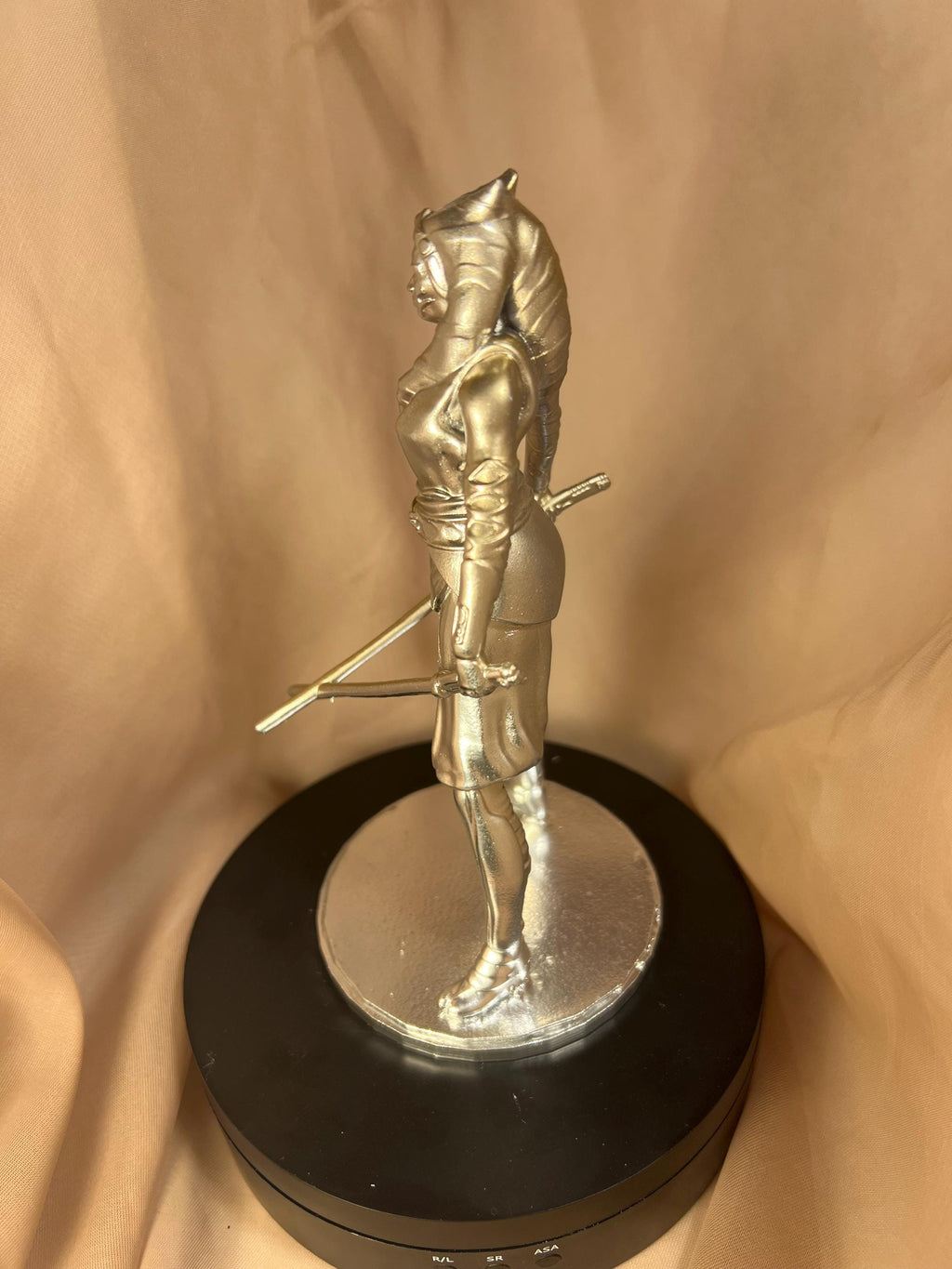 Space Warrior Woman / Fighting Adult Ahsoka Figure