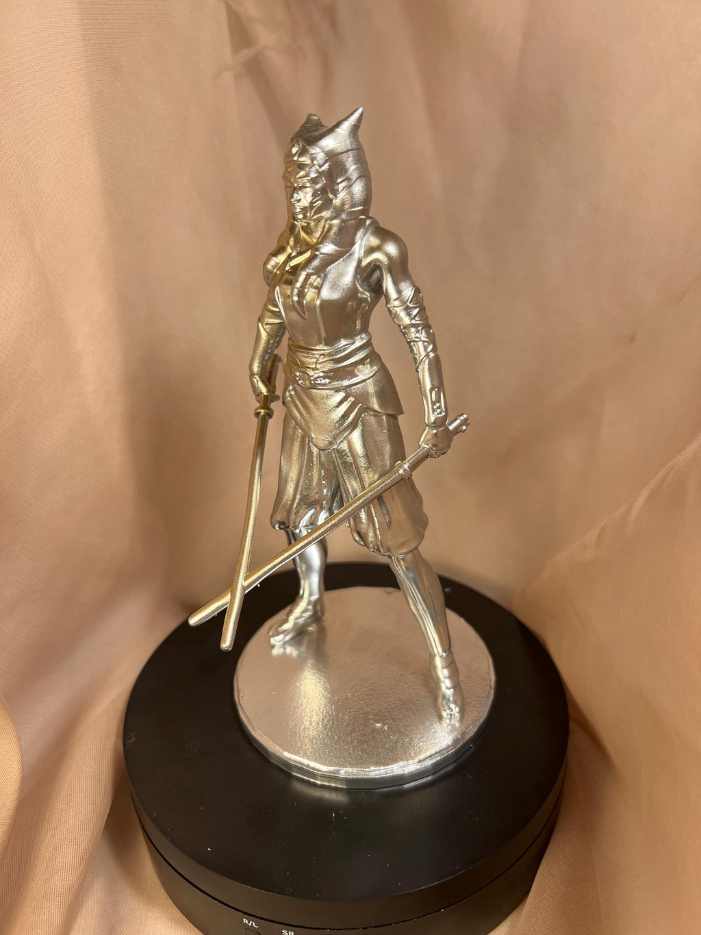 Space Warrior Woman / Fighting Adult Ahsoka Figure