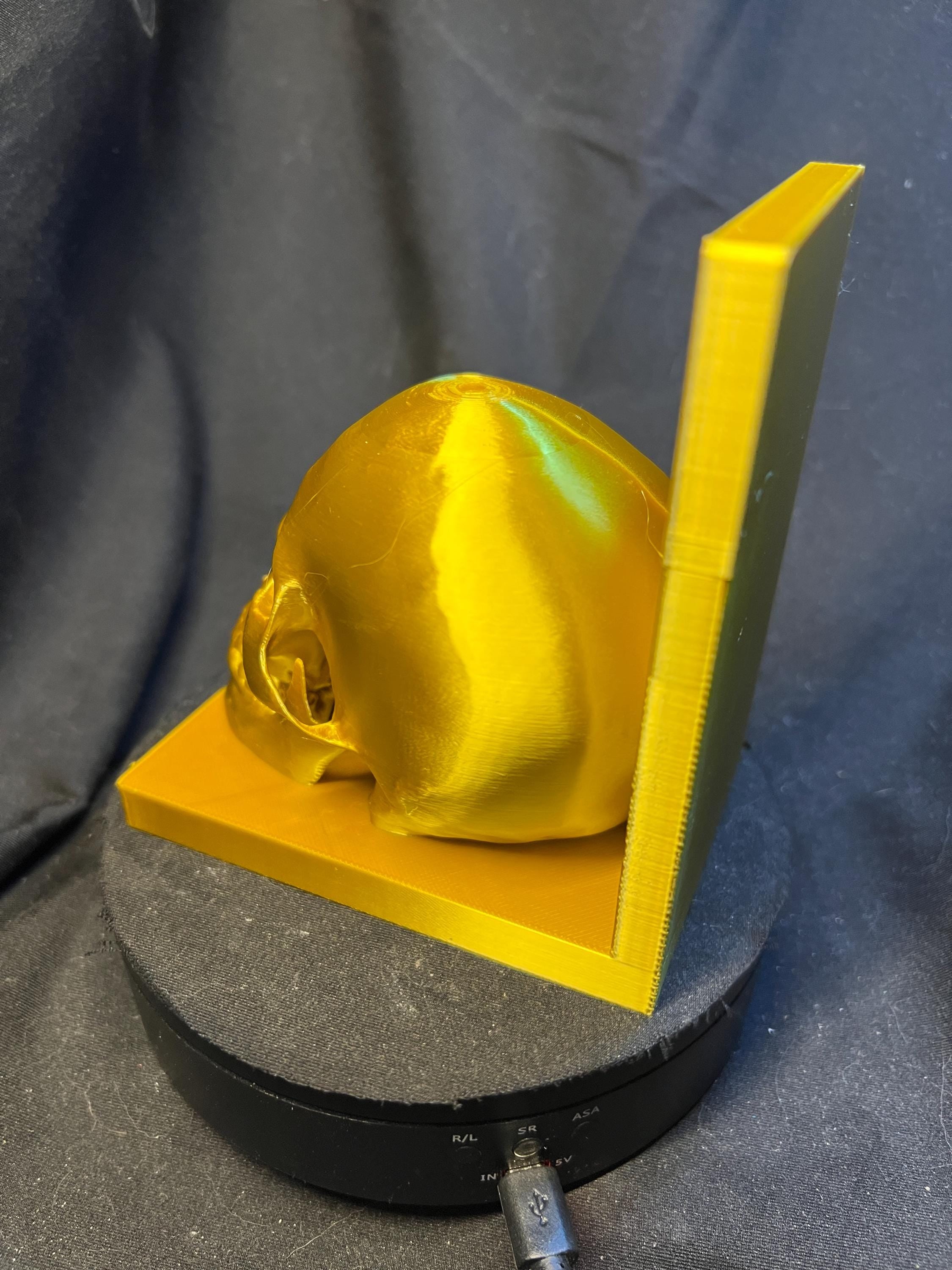 Golden Skull Bookend – Gothic Decorative Shelf Piece