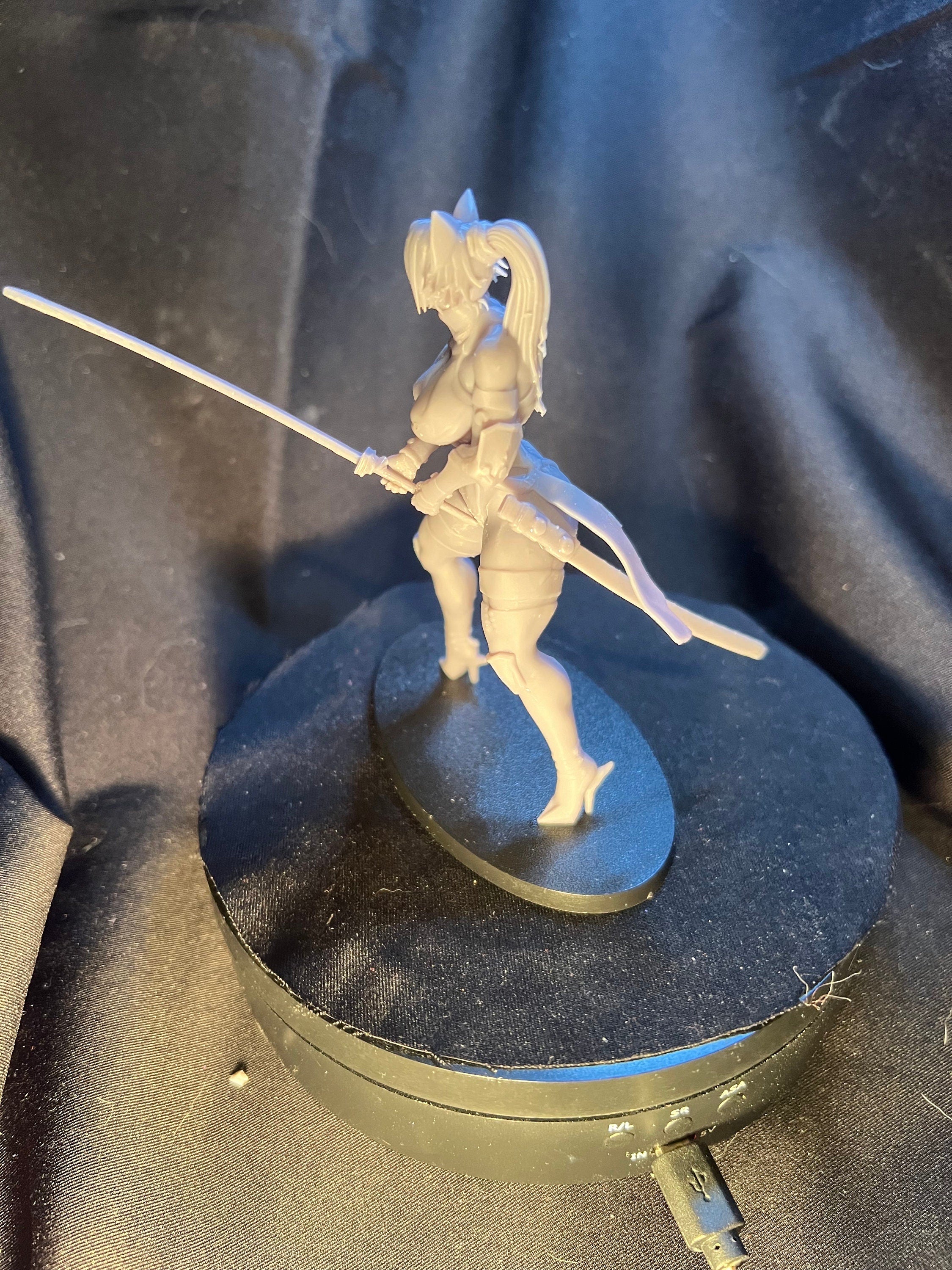 Combat Feline Woman Figurine / Yoroichi Character Figure