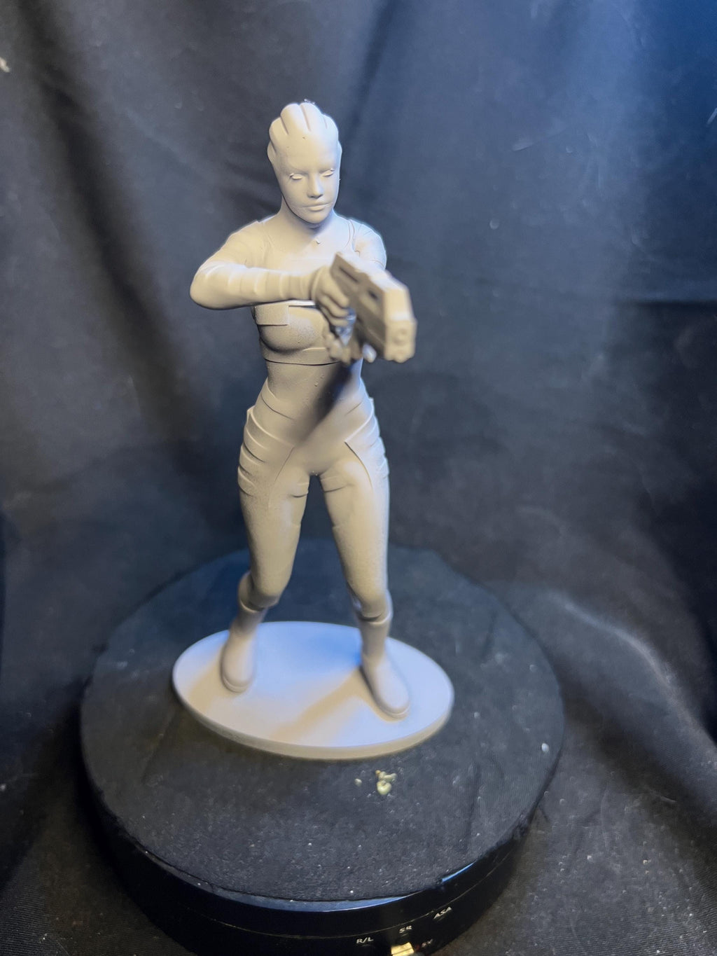 Sleek Alien Warrior Figurine - Unpainted, 6" Tall