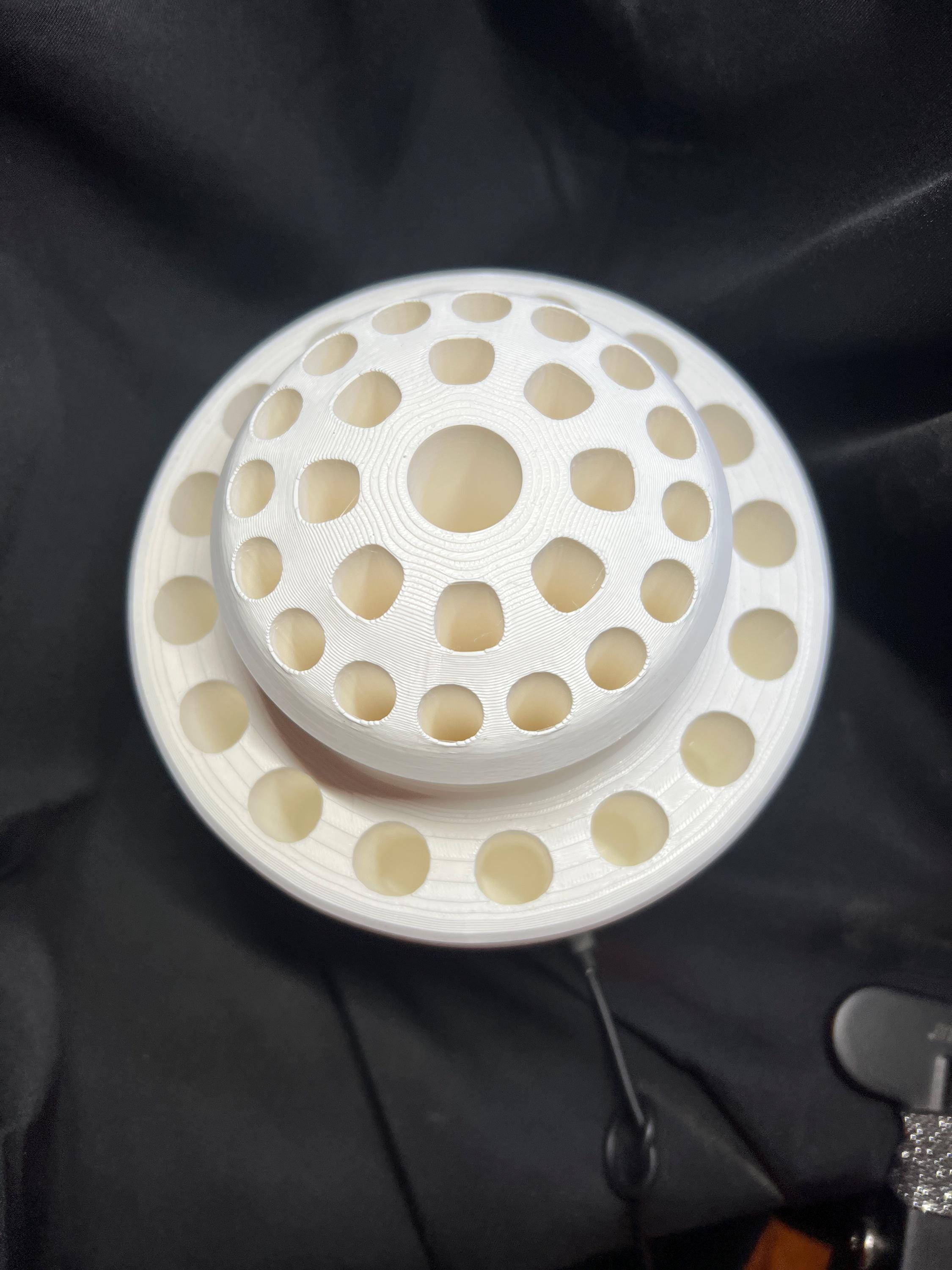 Round Pencil Holder – 5.7" Diameter