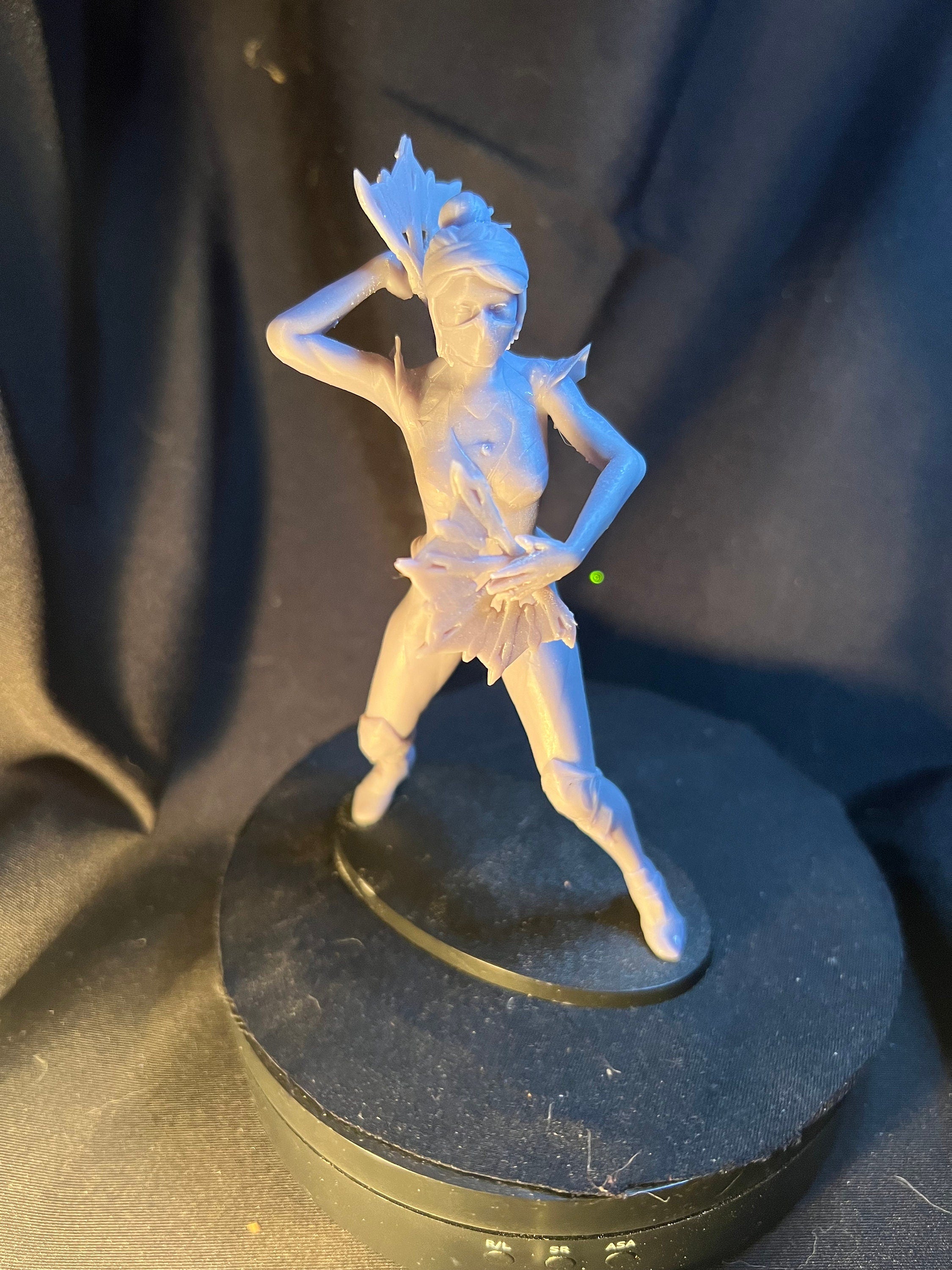 Ninja Woman Figurine / Fan Wielding Warrior Figure