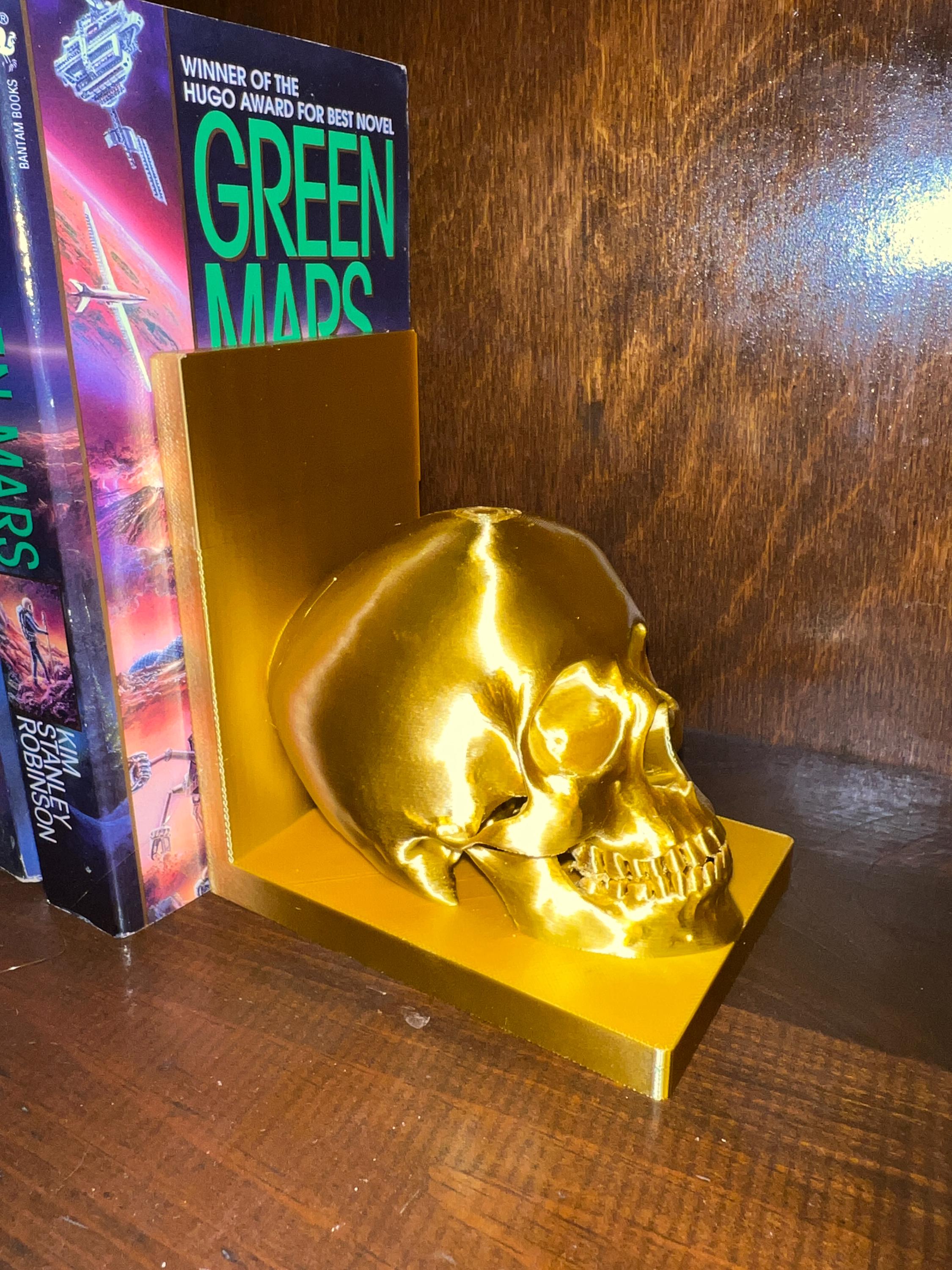 Golden Skull Bookend – Gothic Decorative Shelf Piece