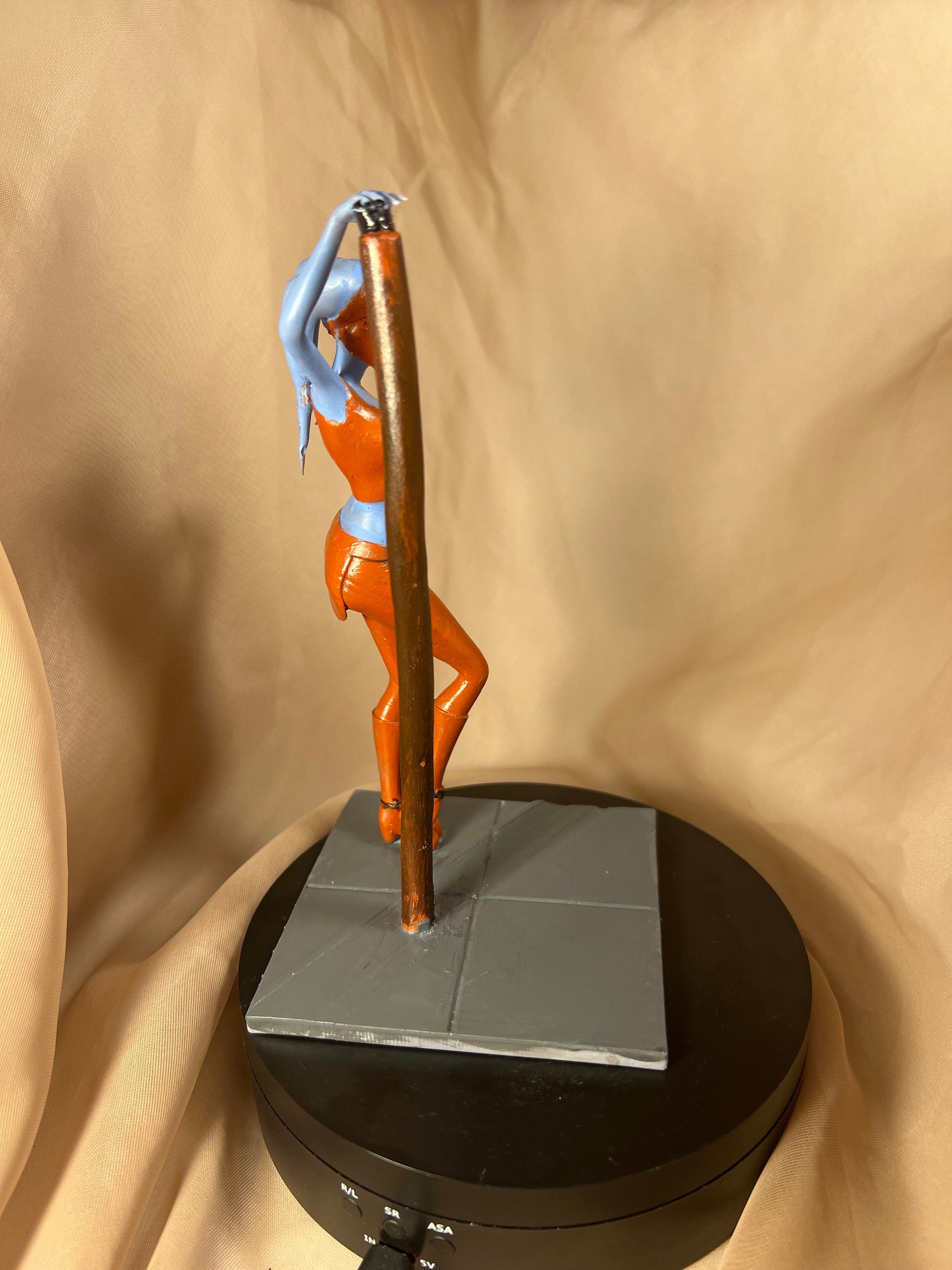 Sexy Alien Woman / Head tailed Figure