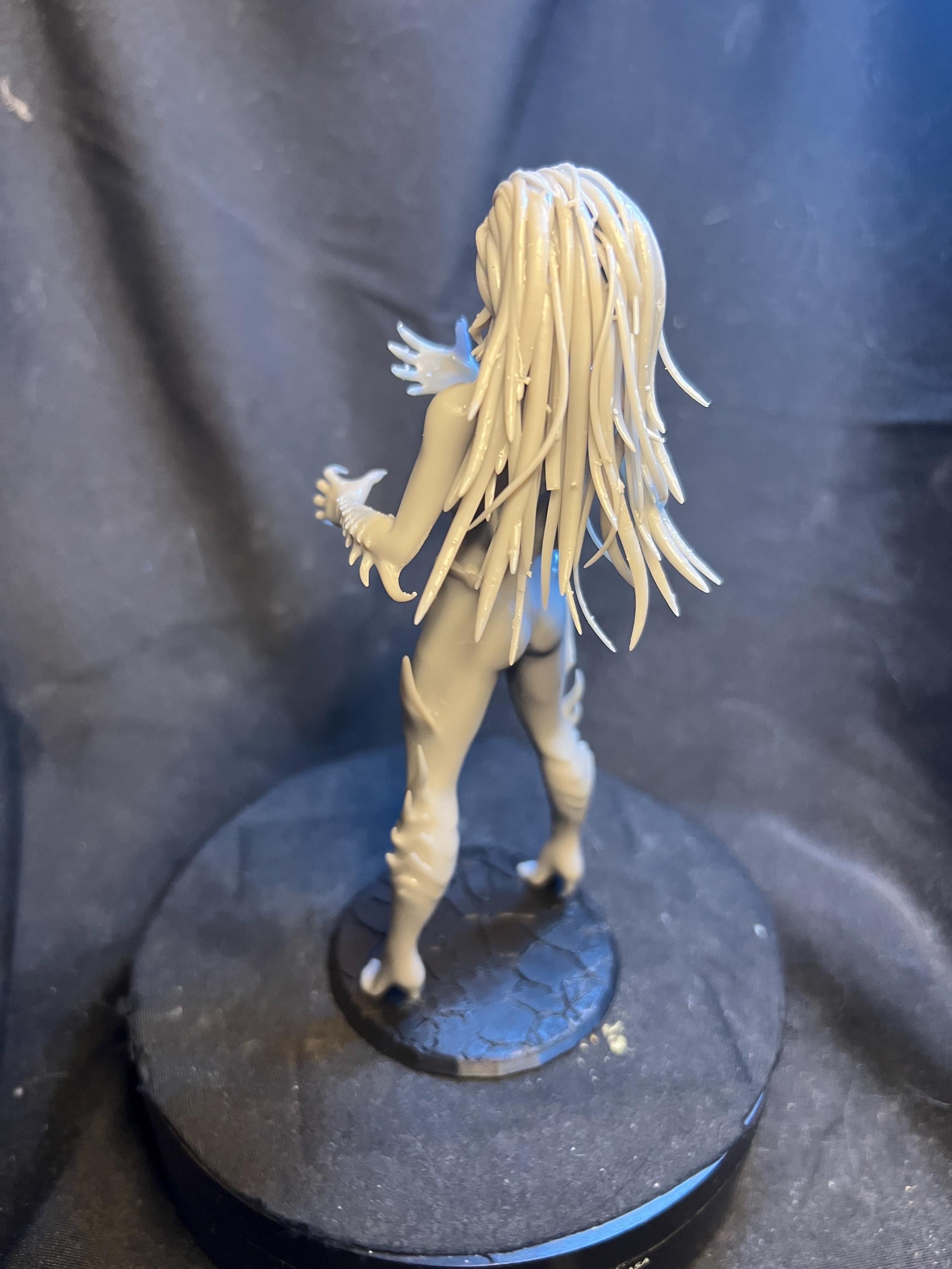 Kerrigan Psionic War Queen 6 inches/155 mm