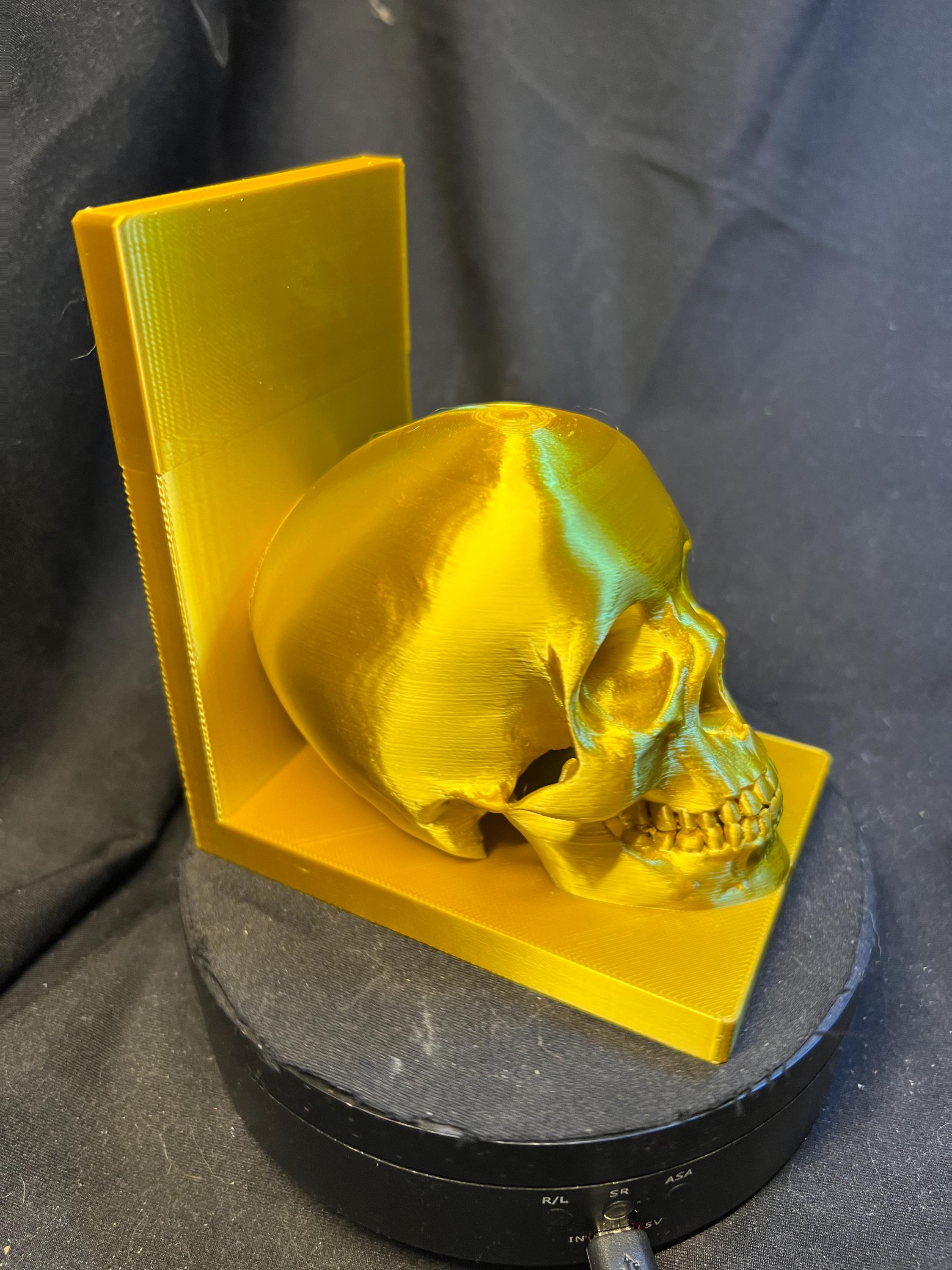 Golden Skull Bookend – Gothic Decorative Shelf Piece