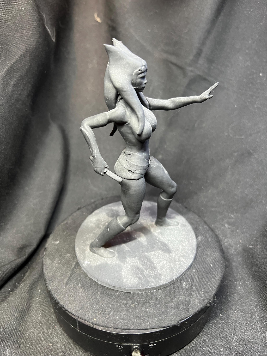 Togruta Warrior Woman with Dual Blades – Fantasy Sci-Fi Collectible Figure