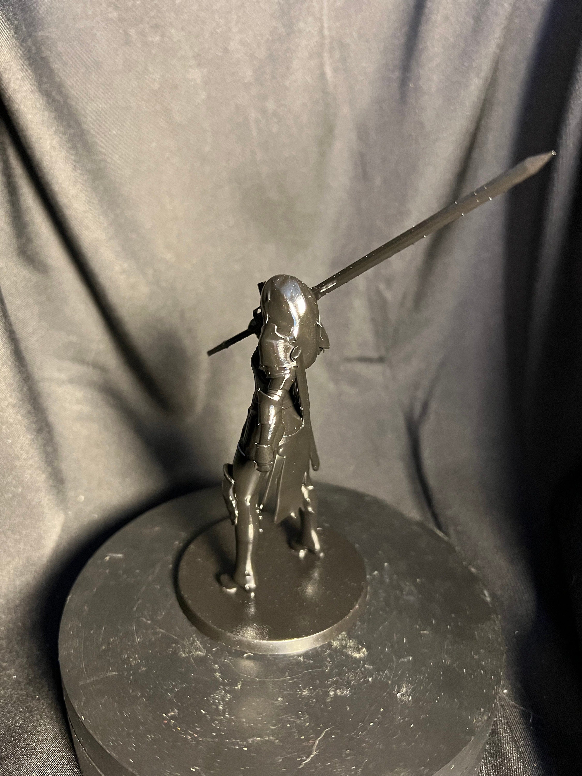 Female Knight Figure / Woman Warrior with a Greatsword