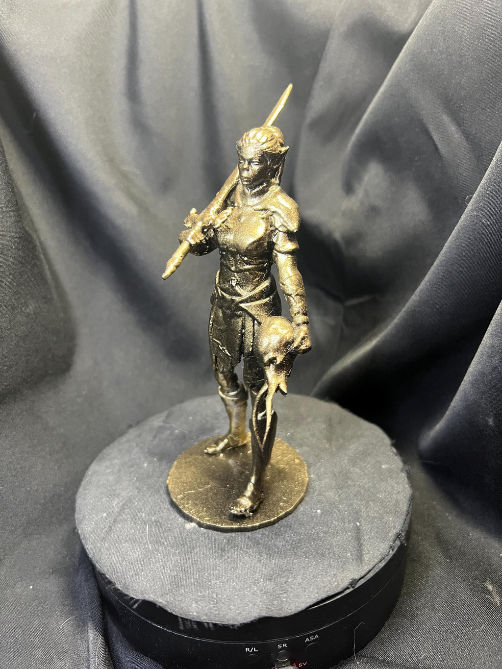 Lae'zel Holding a Mindflayer Head Figure