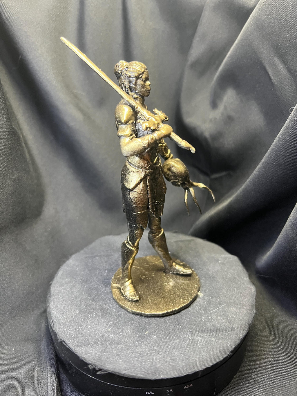 Lae'zel Holding a Mindflayer Head Figure