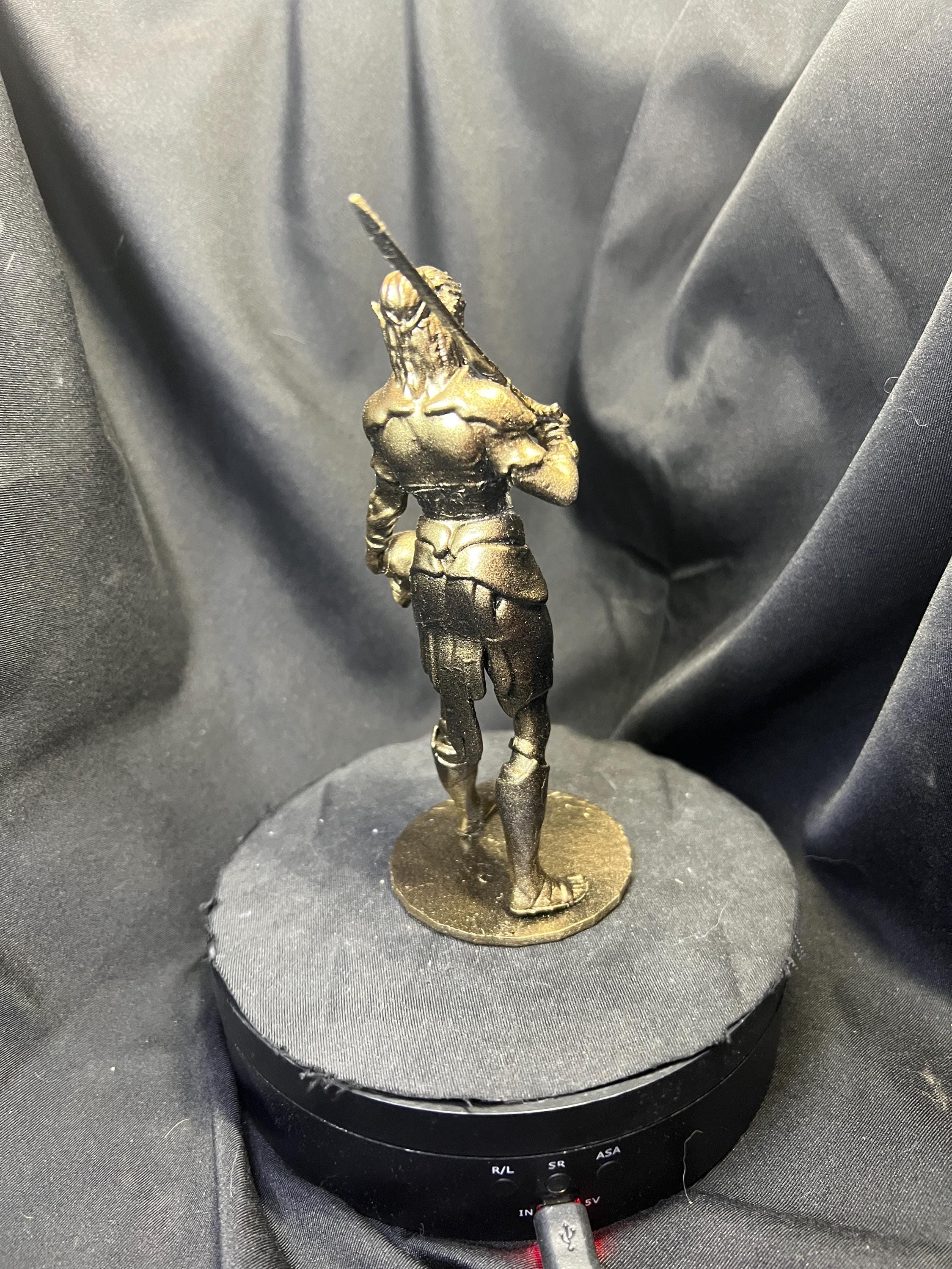 Lae'zel Holding a Mindflayer Head Figure