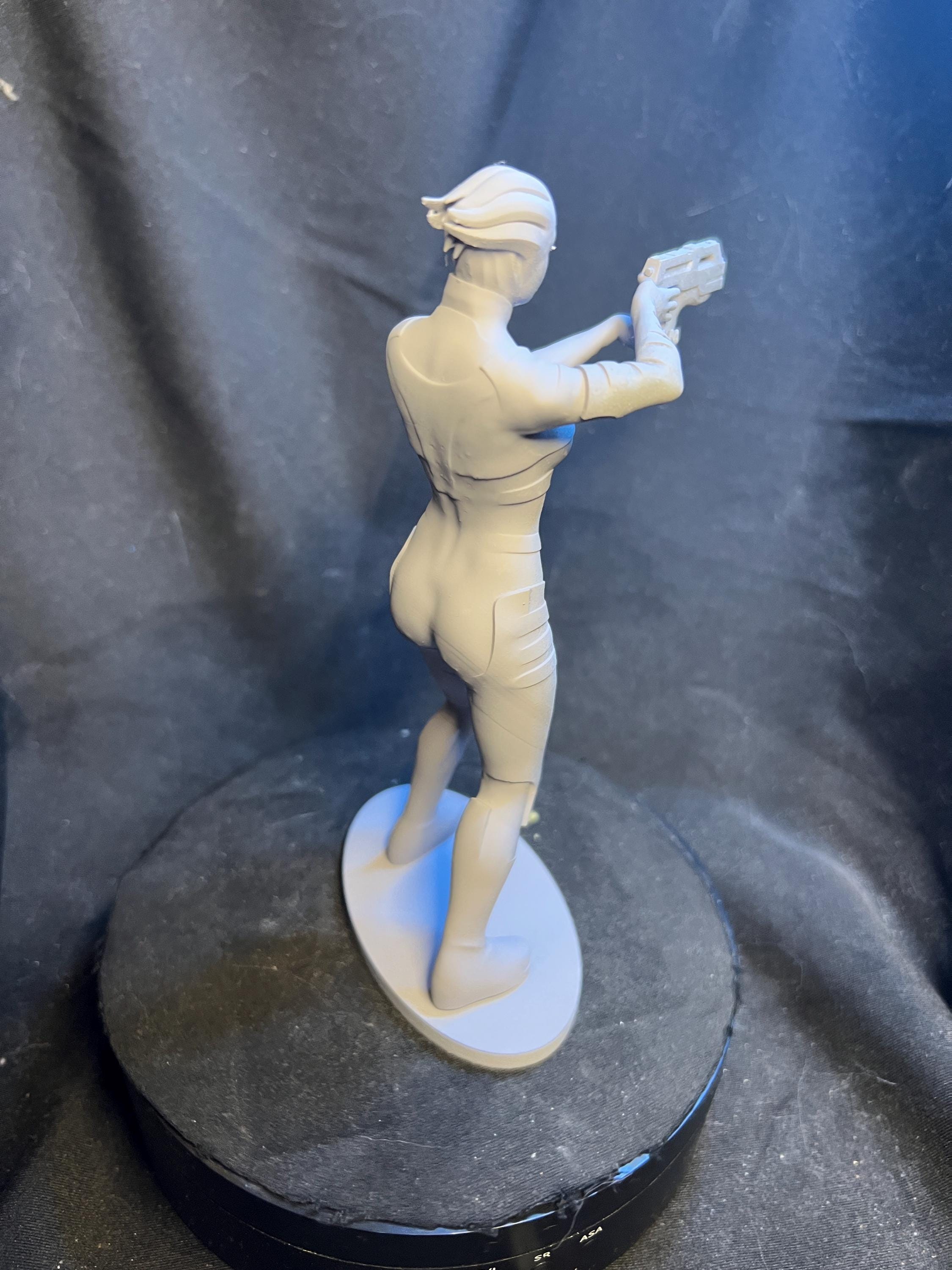 Sleek Alien Warrior Figurine - Unpainted, 6" Tall