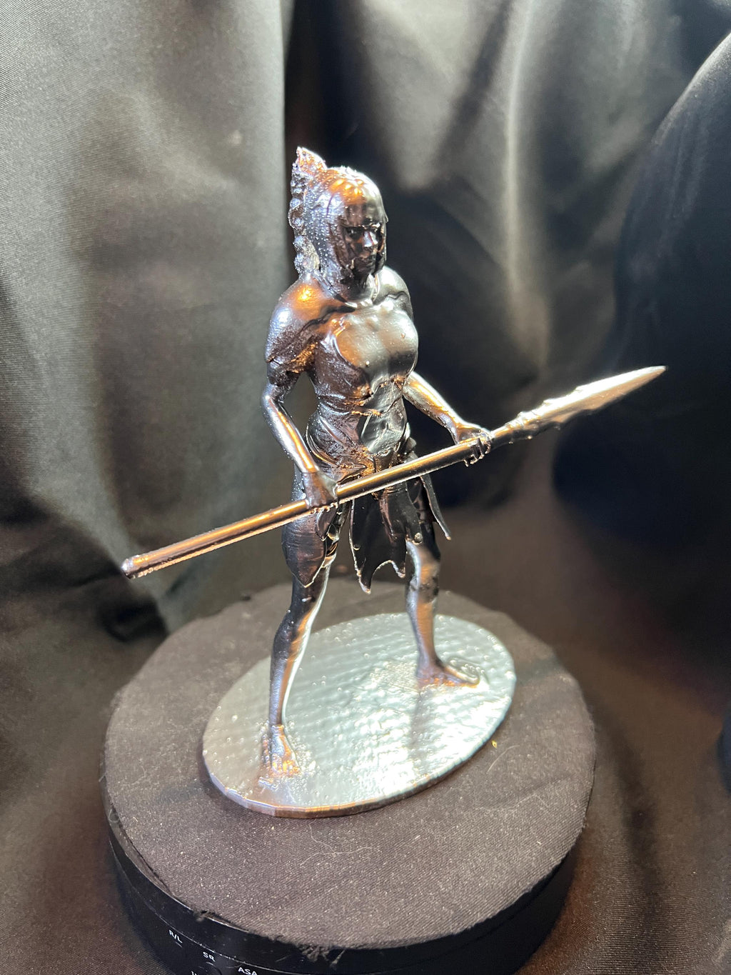 Shadowheart with a Spear