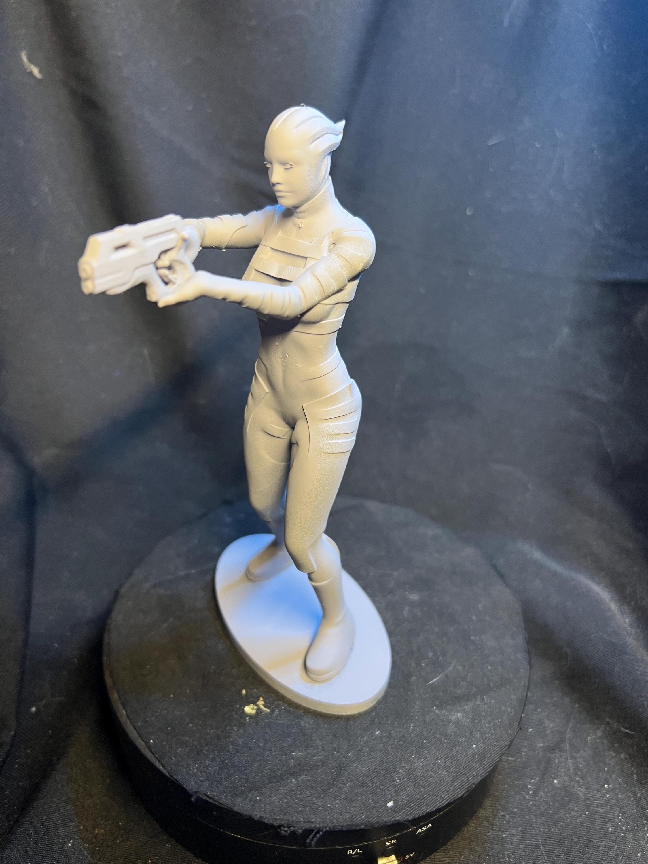 Sleek Alien Warrior Figurine - Unpainted, 6" Tall