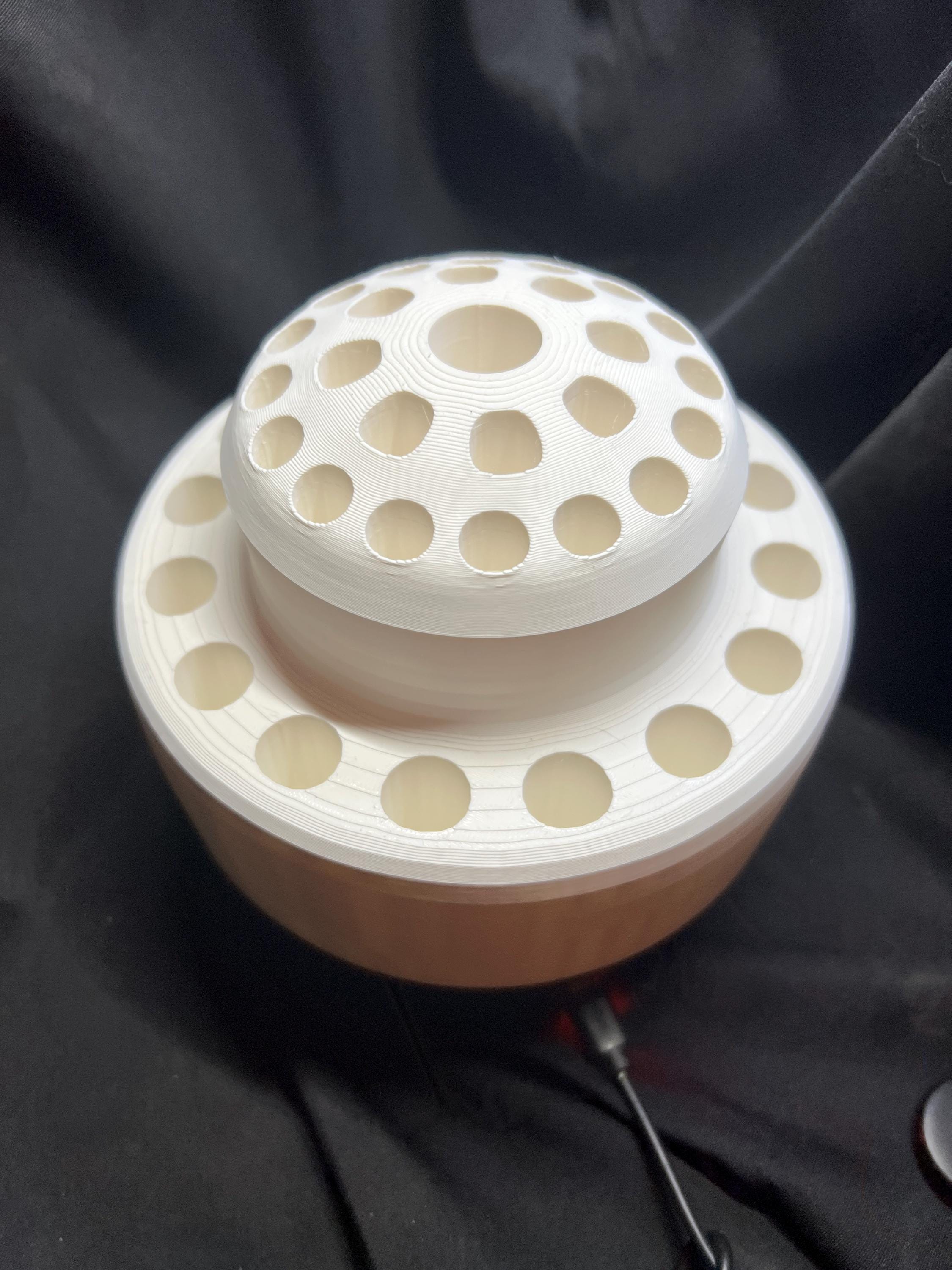 Round Pencil Holder – 5.7" Diameter