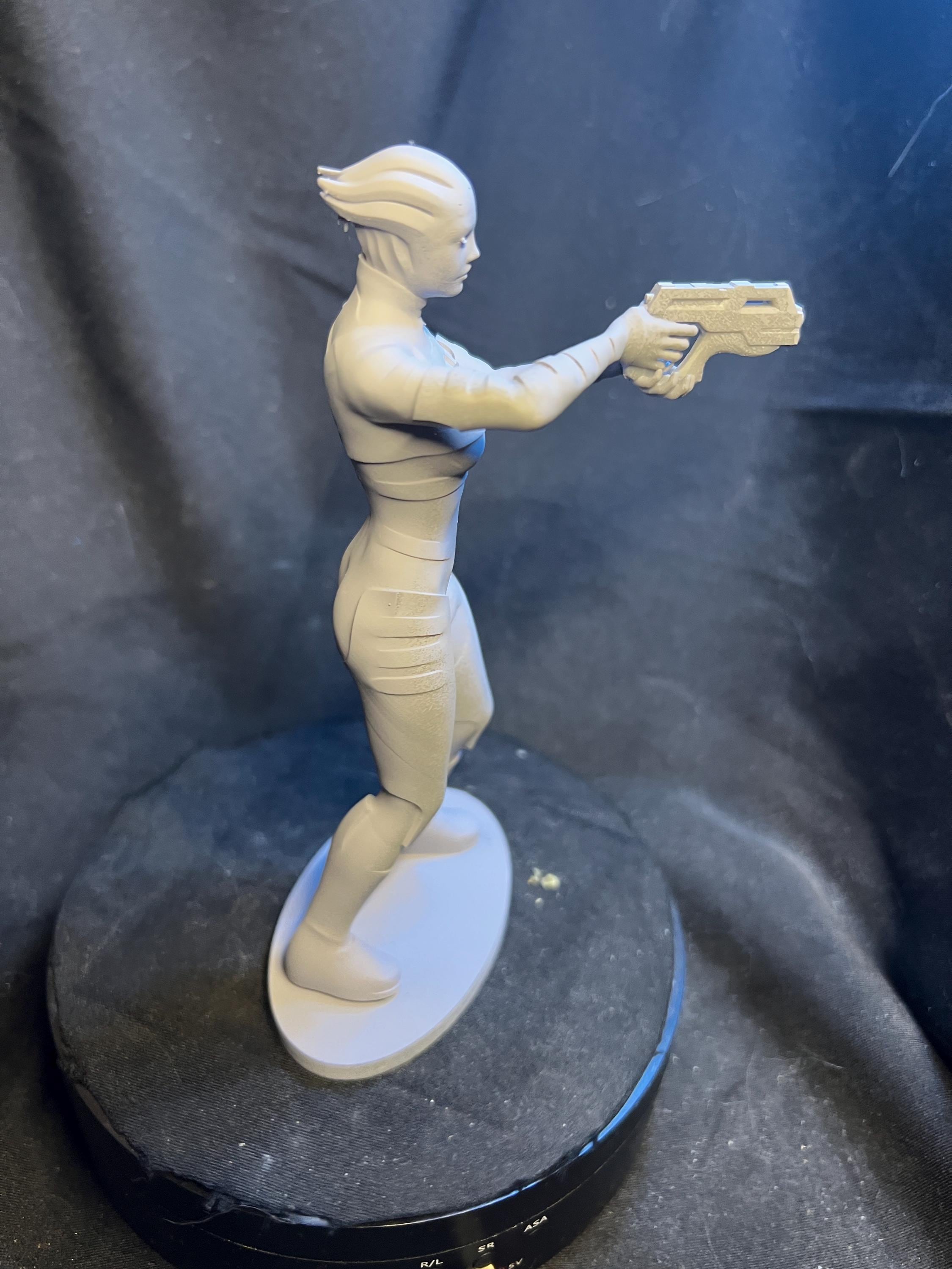 Sleek Alien Warrior Figurine - Unpainted, 6" Tall