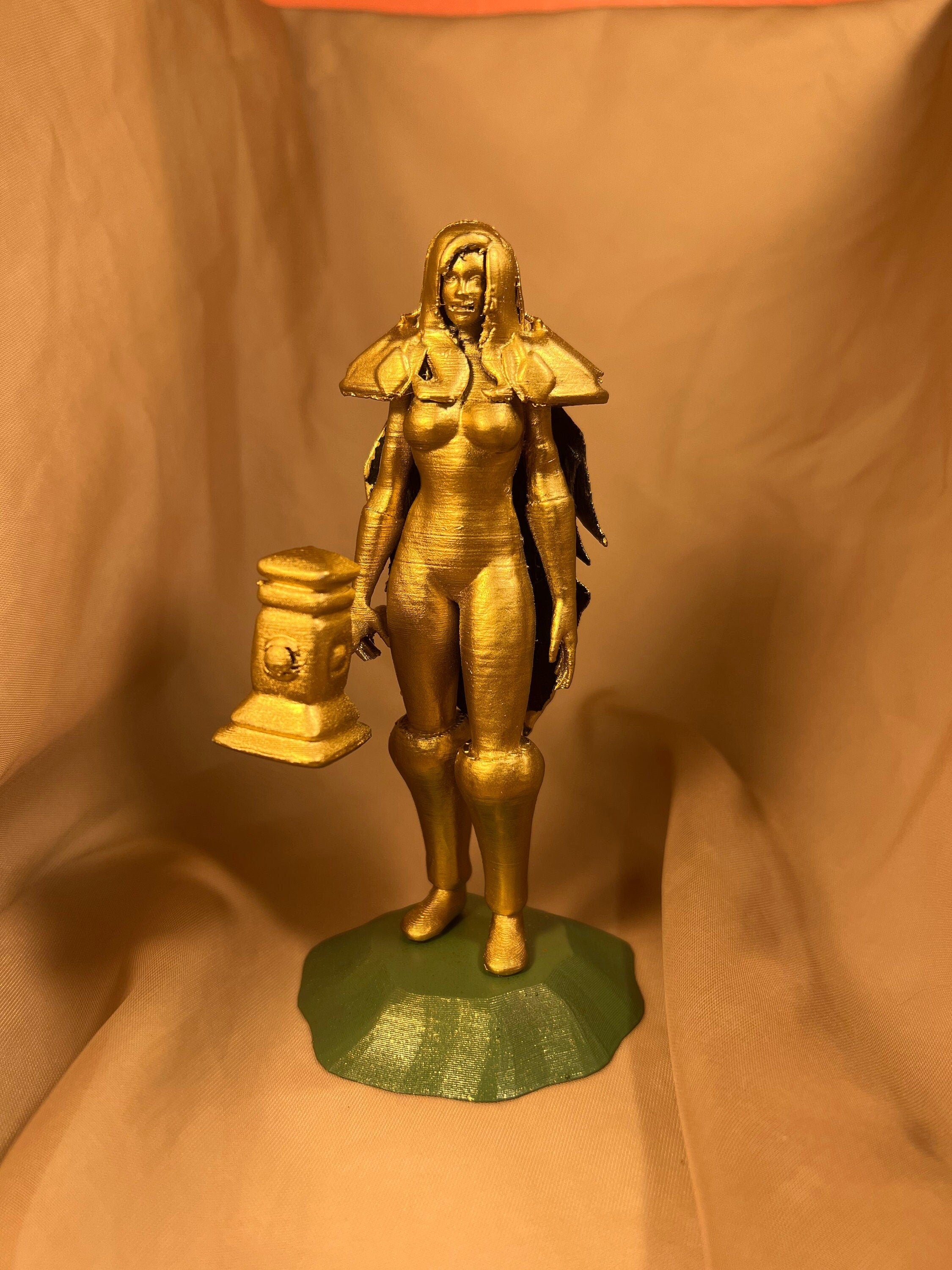 Hellina the Paladin / Female Knight Figure
