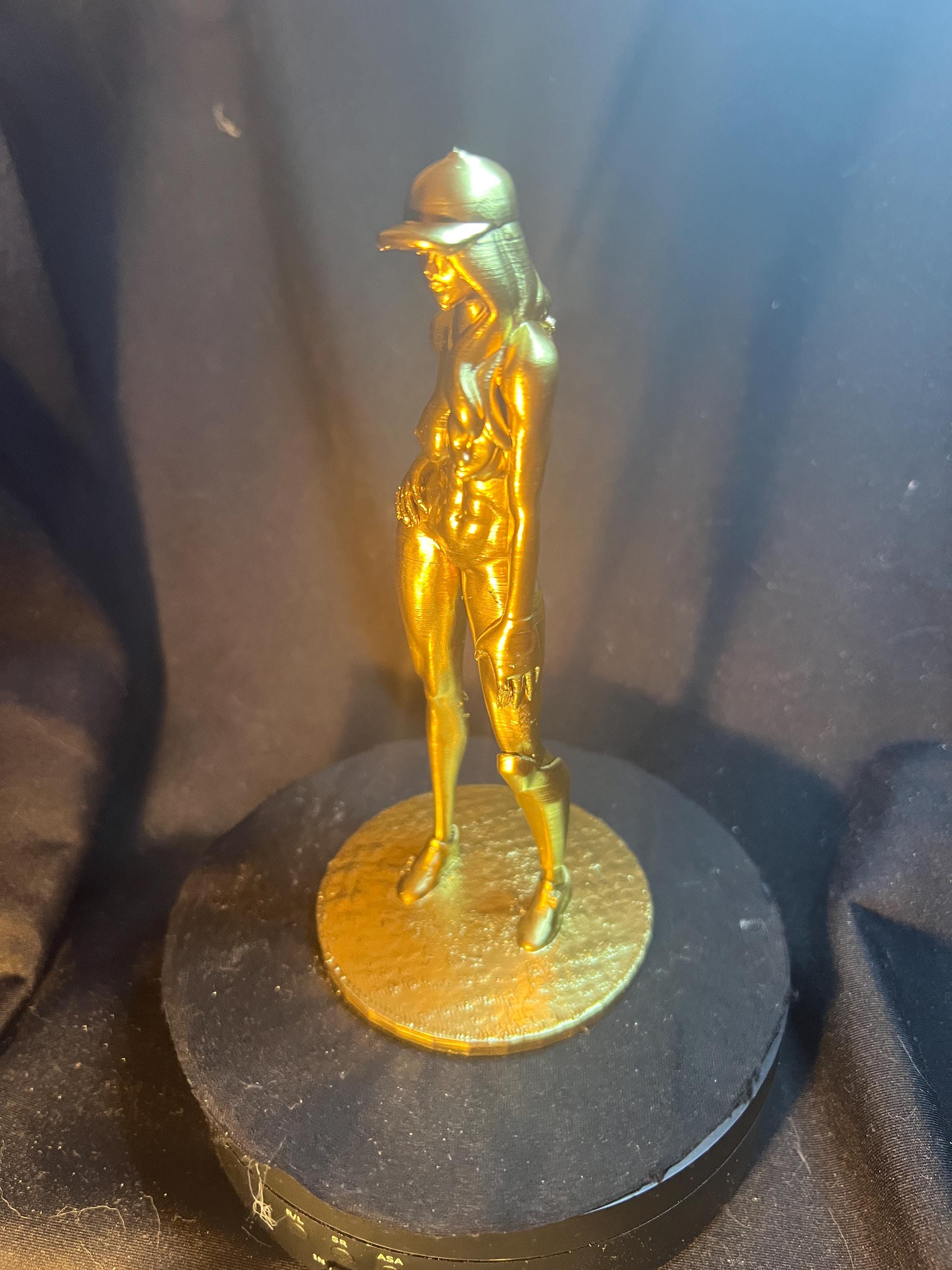 Sexy Nude Woman / Naked Ball-Player Figure