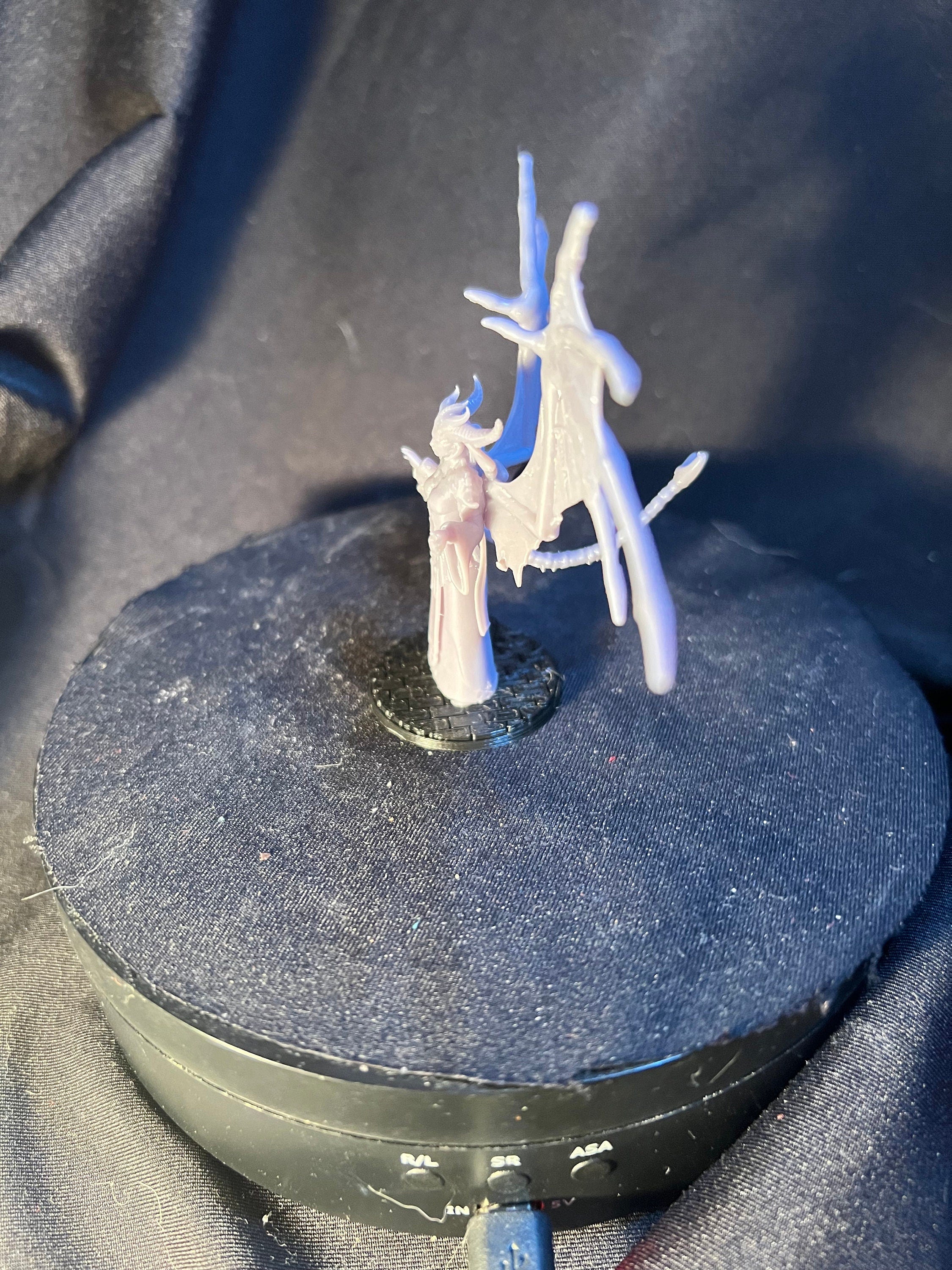 Daughter of Darkness, Demon mini